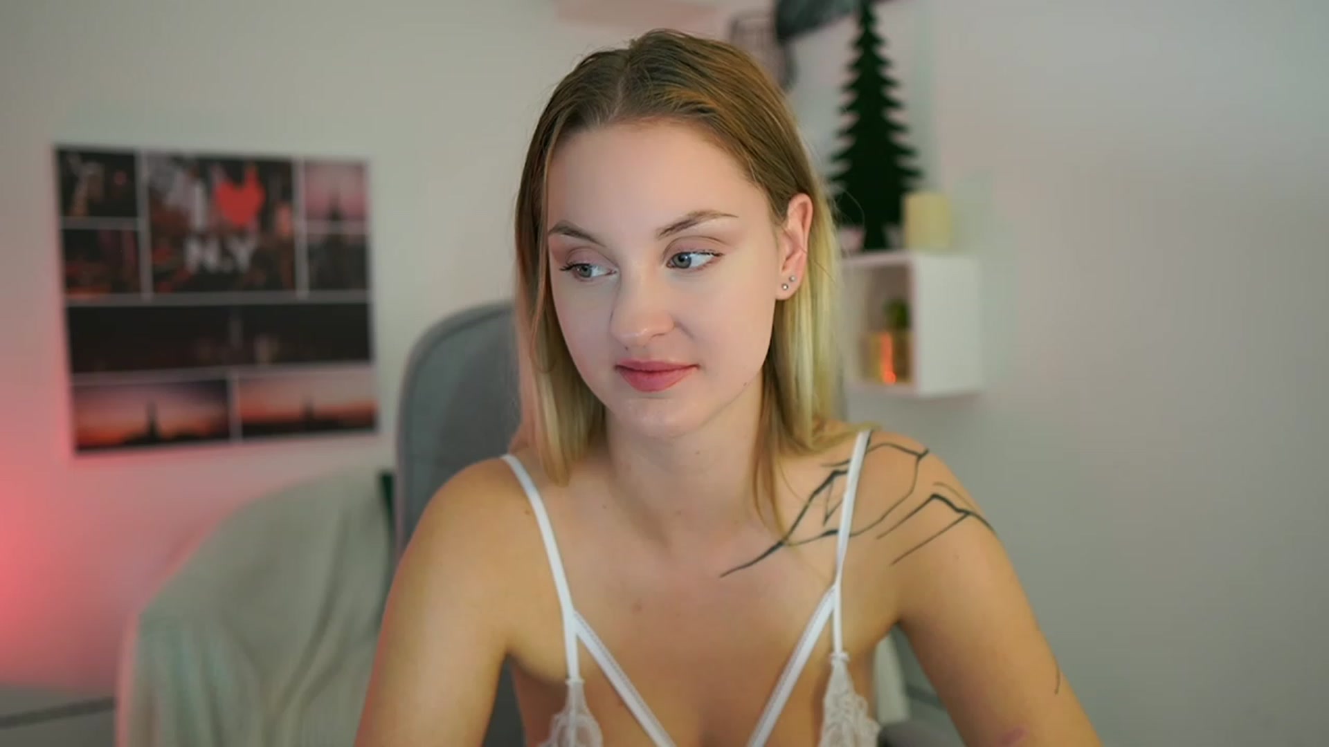 Gallery image thumbnail from NatalliaStarr's myfreecams stream on, 12/10/2023, 22:27 image 7 of 20