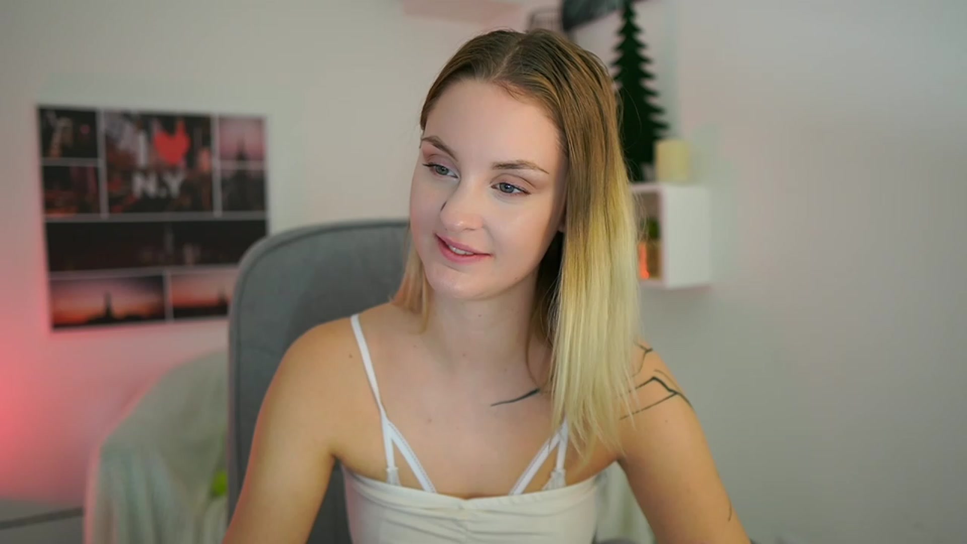 Gallery image thumbnail from NatalliaStarr's myfreecams stream on, 12/10/2023, 23:53 image 3 of 20