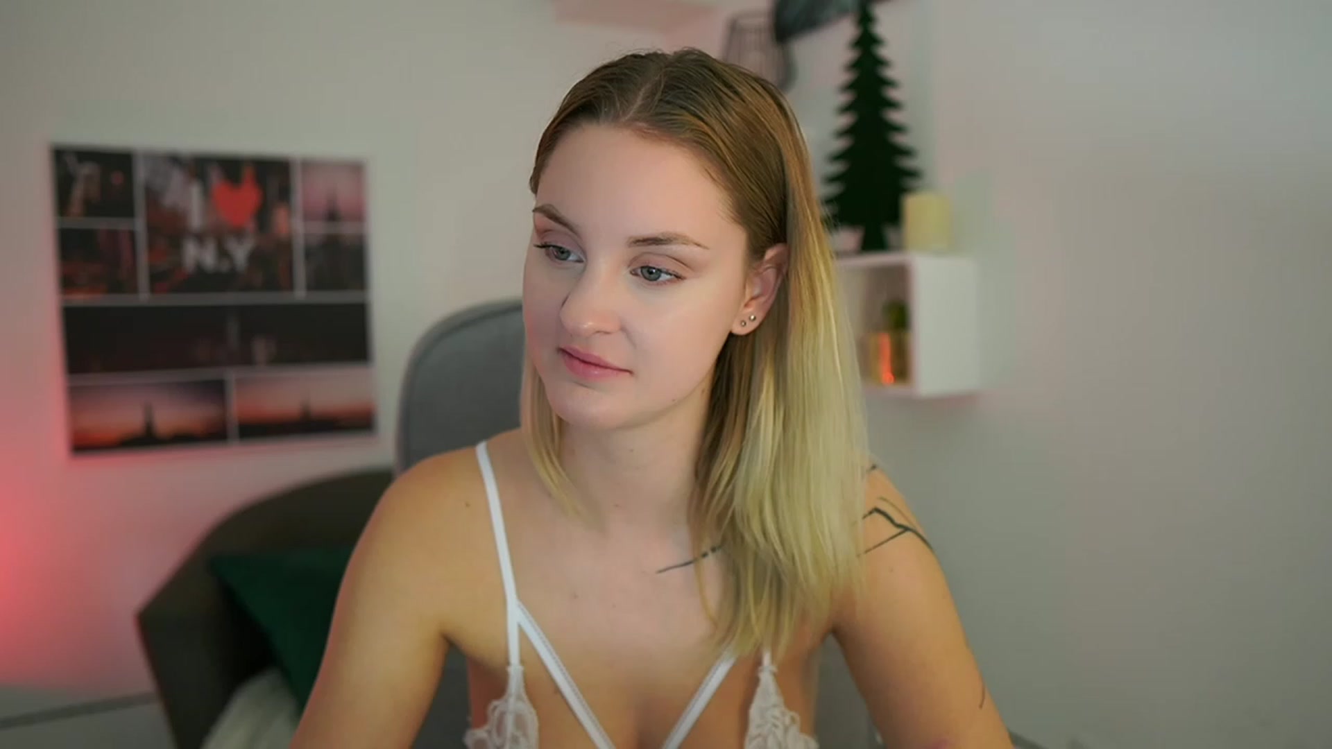 Gallery image thumbnail from NatalliaStarr's myfreecams stream on, 12/11/2023, 24:22 image 10 of 20