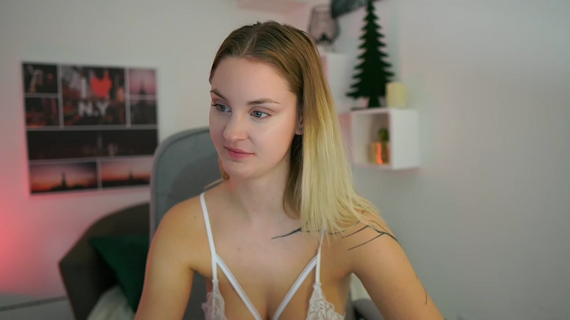 Gallery image thumbnail from NatalliaStarr's myfreecams stream on, 12/11/2023, 24:22 image 1 of 20