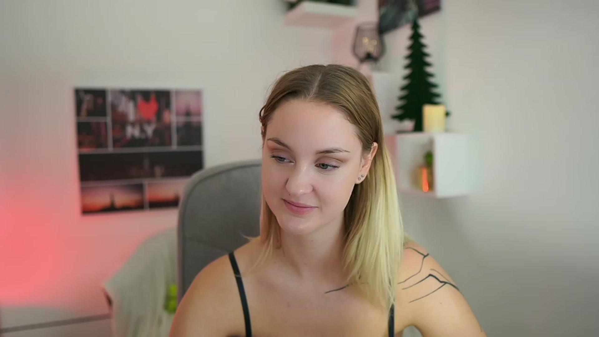Gallery image thumbnail from NatalliaStarr's myfreecams stream on, 12/14/2023, 13:59 image 6 of 20