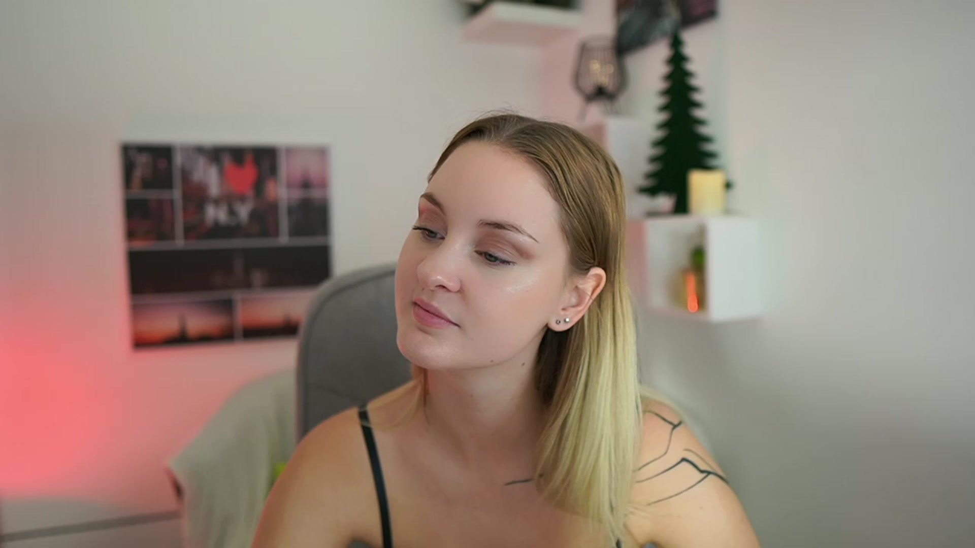 Gallery image thumbnail from NatalliaStarr's myfreecams stream on, 12/14/2023, 13:59 image 4 of 20