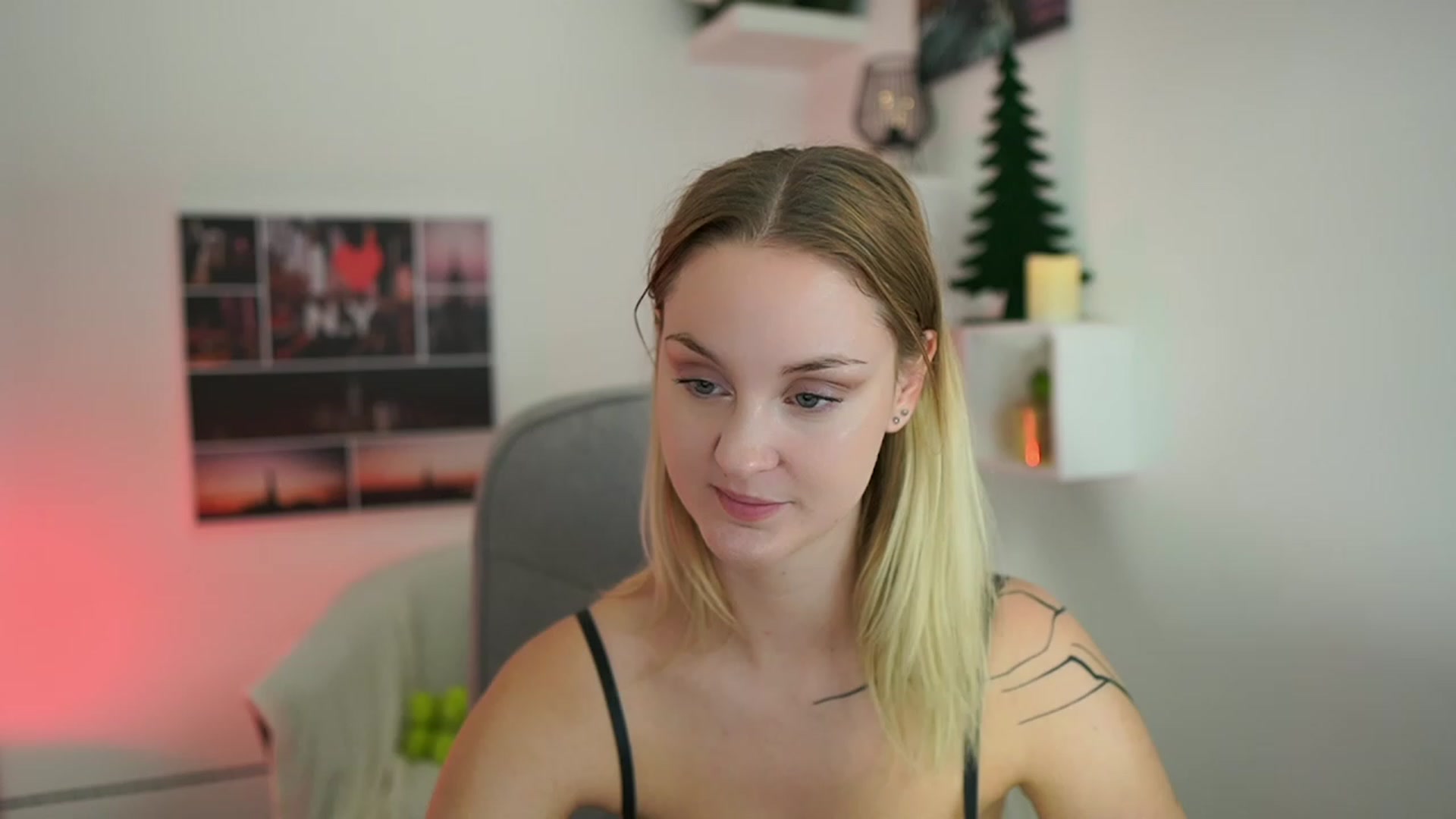 Gallery image thumbnail from NatalliaStarr's myfreecams stream on, 12/14/2023, 13:59 image 19 of 20