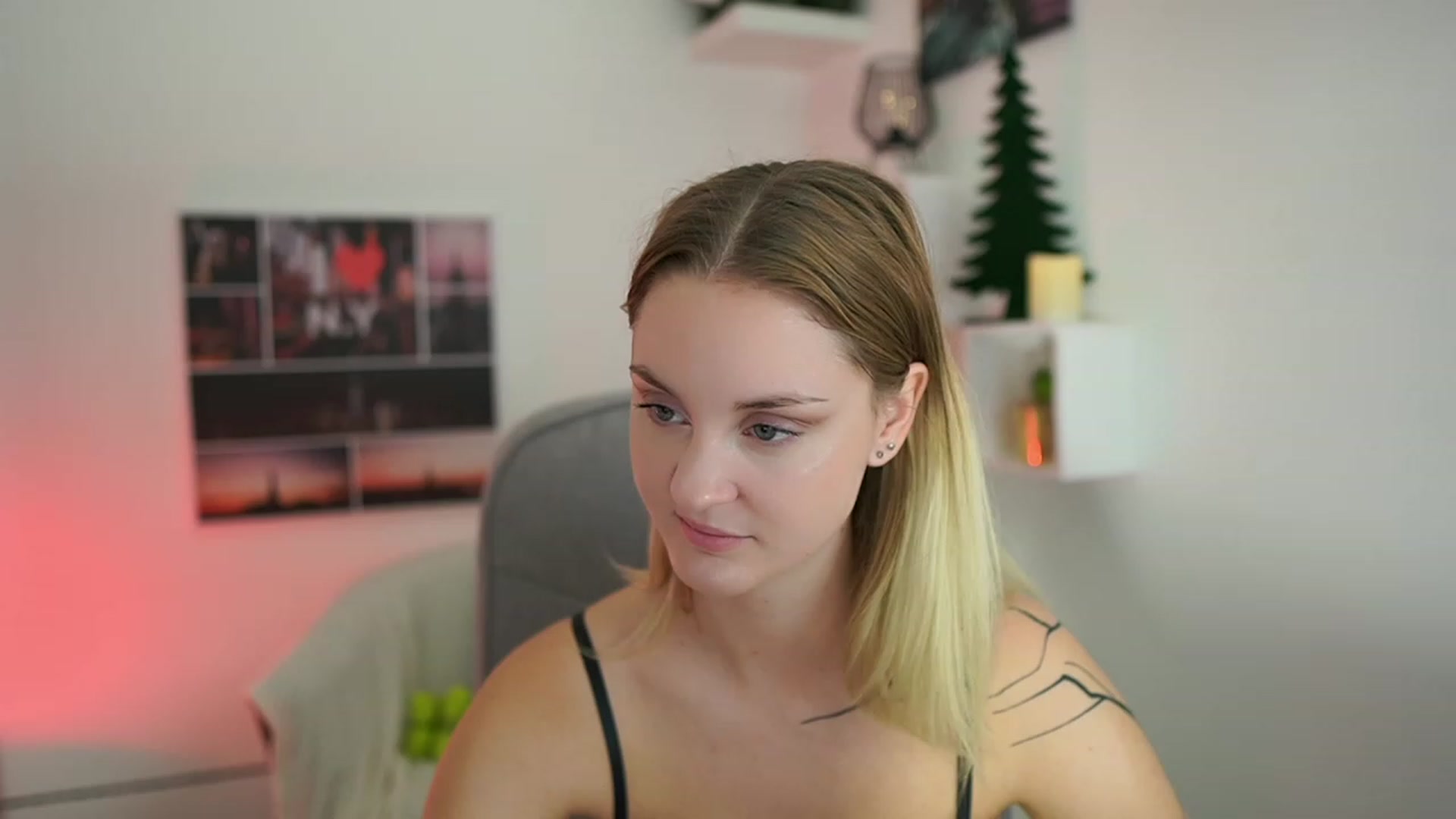 Gallery image thumbnail from NatalliaStarr's myfreecams stream on, 12/14/2023, 13:59 image 5 of 20