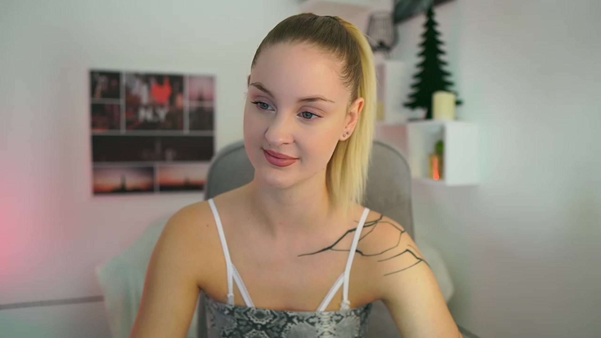 Gallery image thumbnail from NatalliaStarr's myfreecams stream on, 12/15/2023, 15:00 image 8 of 20