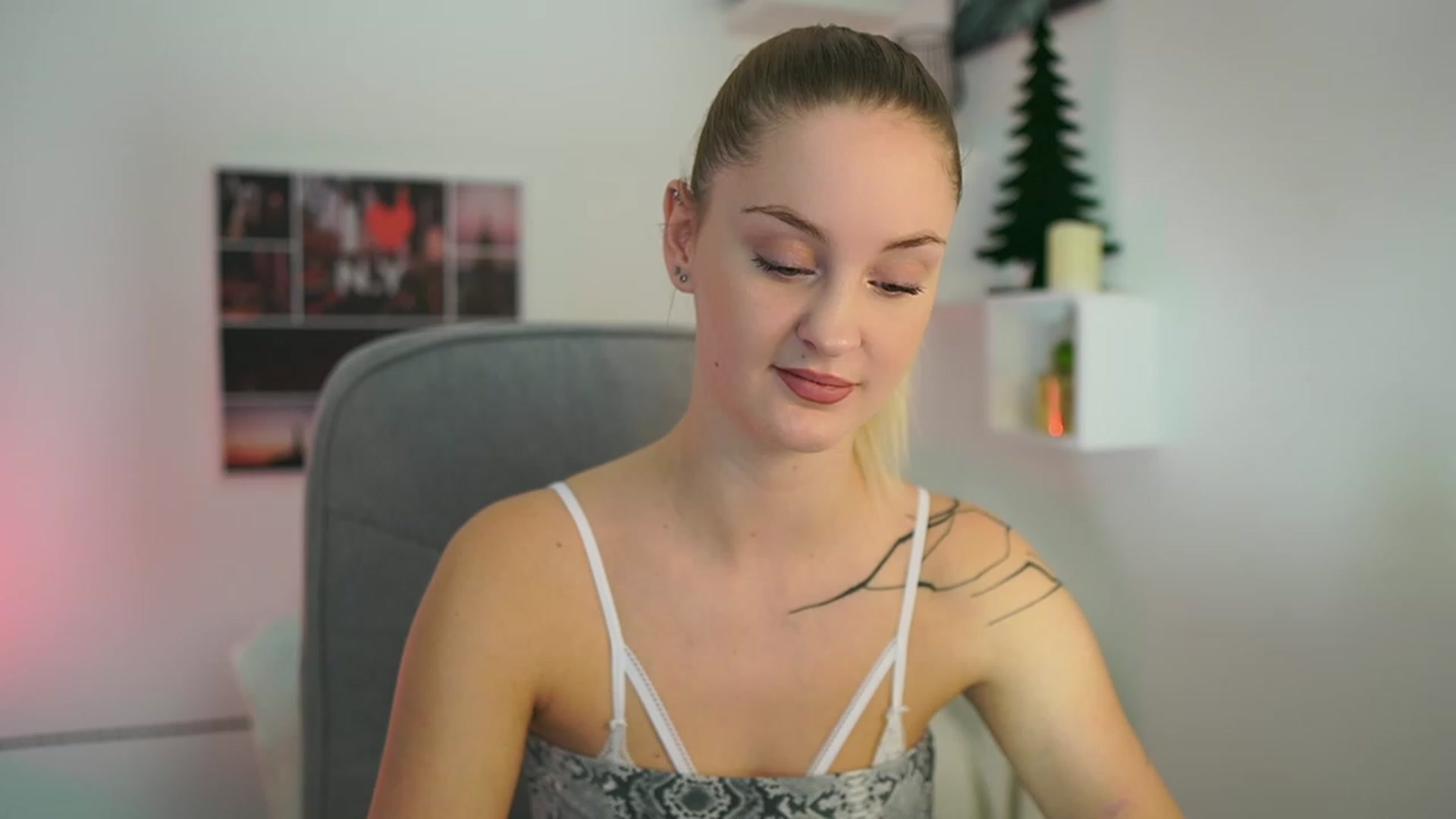 Gallery image thumbnail from NatalliaStarr's myfreecams stream on, 12/15/2023, 15:00 image 11 of 20