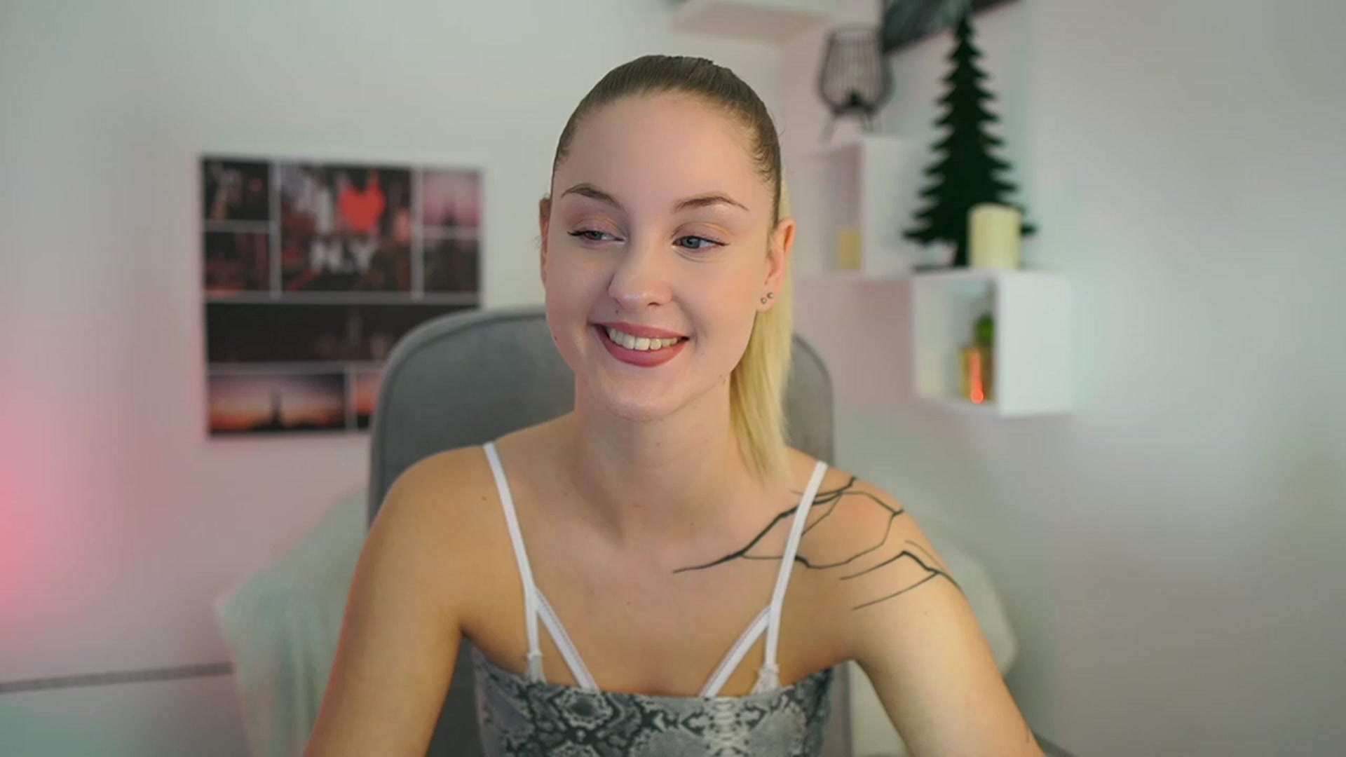 Gallery image thumbnail from NatalliaStarr's myfreecams stream on, 12/15/2023, 15:00 image 4 of 20