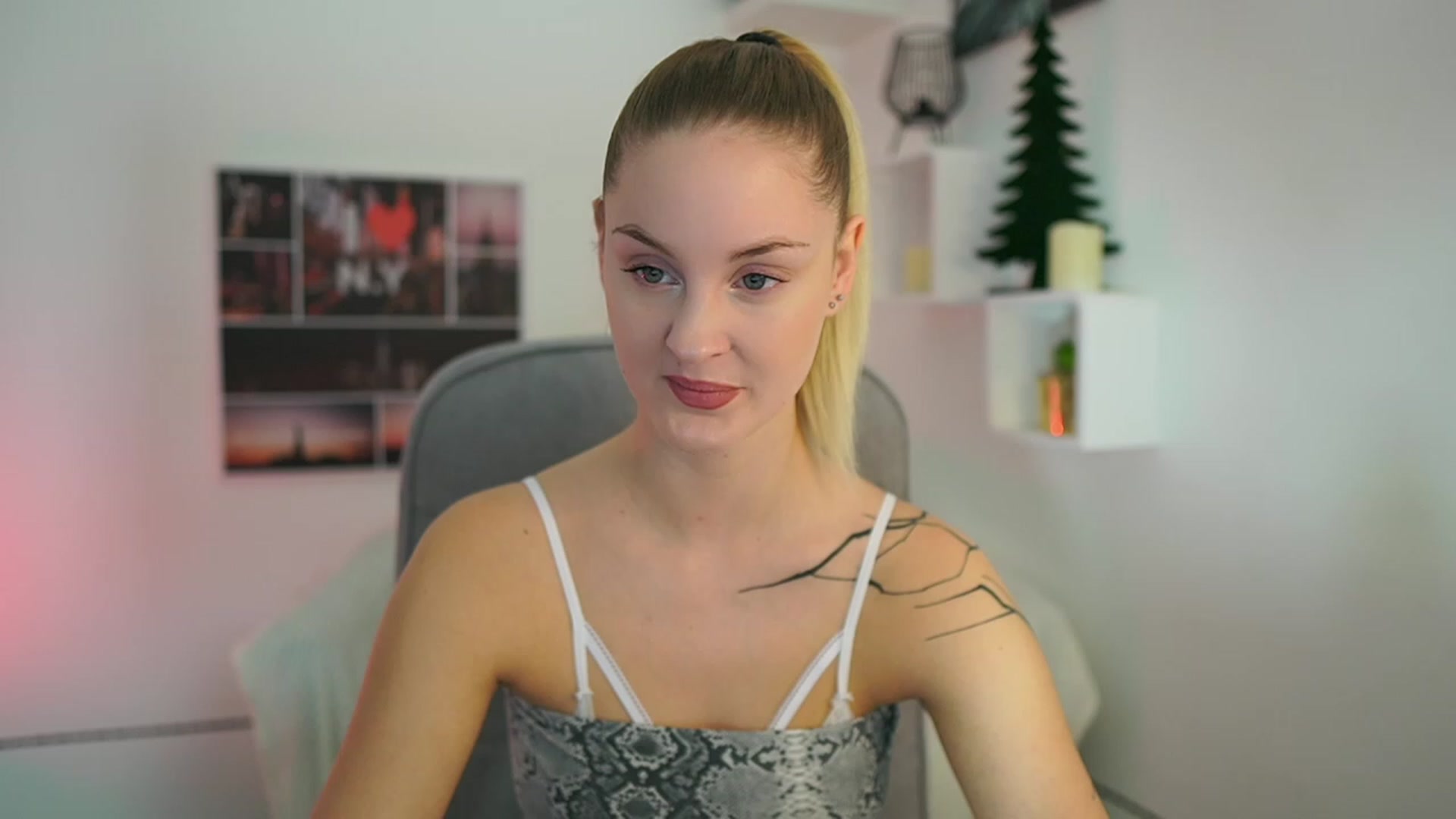 Gallery image thumbnail from NatalliaStarr's myfreecams stream on, 12/15/2023, 15:00 image 1 of 20