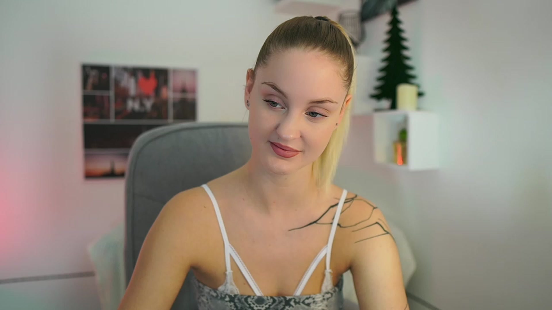 Gallery image thumbnail from NatalliaStarr's myfreecams stream on, 12/15/2023, 15:00 image 16 of 20