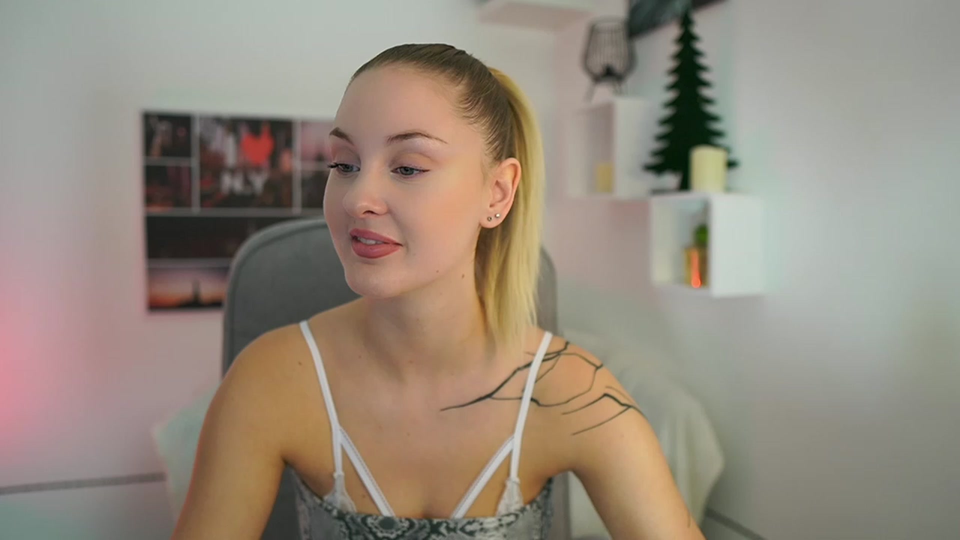 Gallery image thumbnail from NatalliaStarr's myfreecams stream on, 12/15/2023, 15:00 image 15 of 20