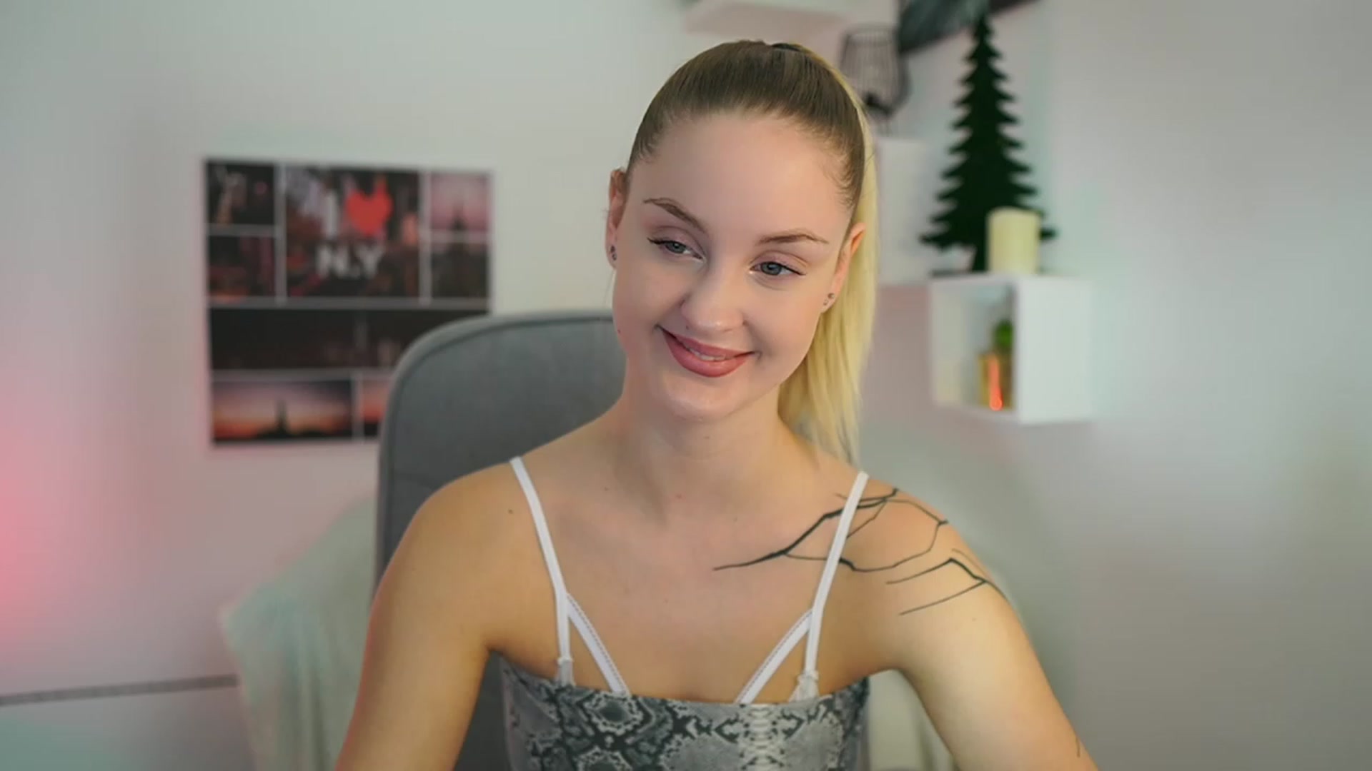 Gallery image thumbnail from NatalliaStarr's myfreecams stream on, 12/15/2023, 15:00 image 3 of 20