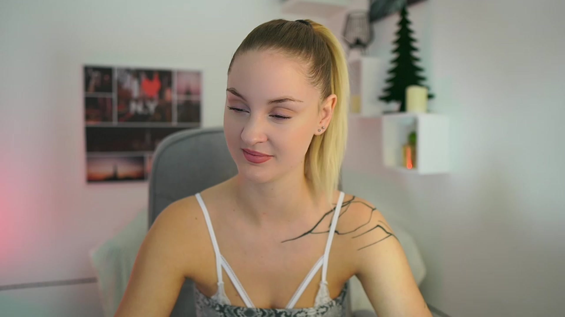Gallery image thumbnail from NatalliaStarr's myfreecams stream on, 12/15/2023, 15:00 image 17 of 20