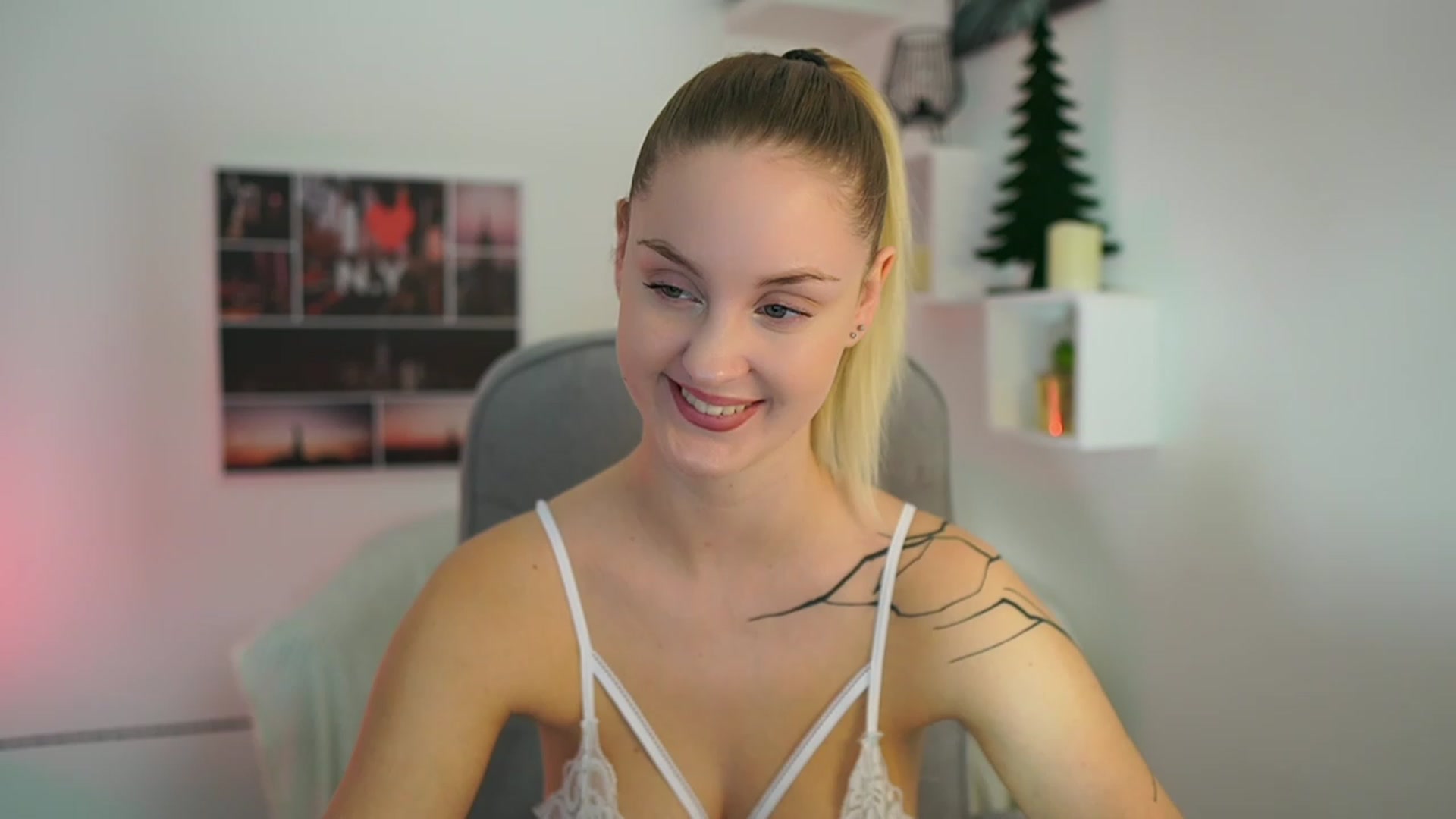 Gallery image thumbnail from NatalliaStarr's myfreecams stream on, 12/15/2023, 15:48 image 19 of 20