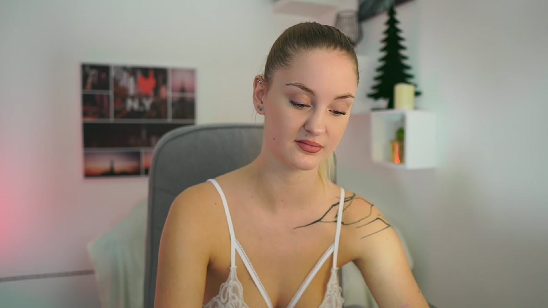 Gallery image thumbnail from NatalliaStarr's myfreecams stream on, 12/15/2023, 15:48 image 15 of 20