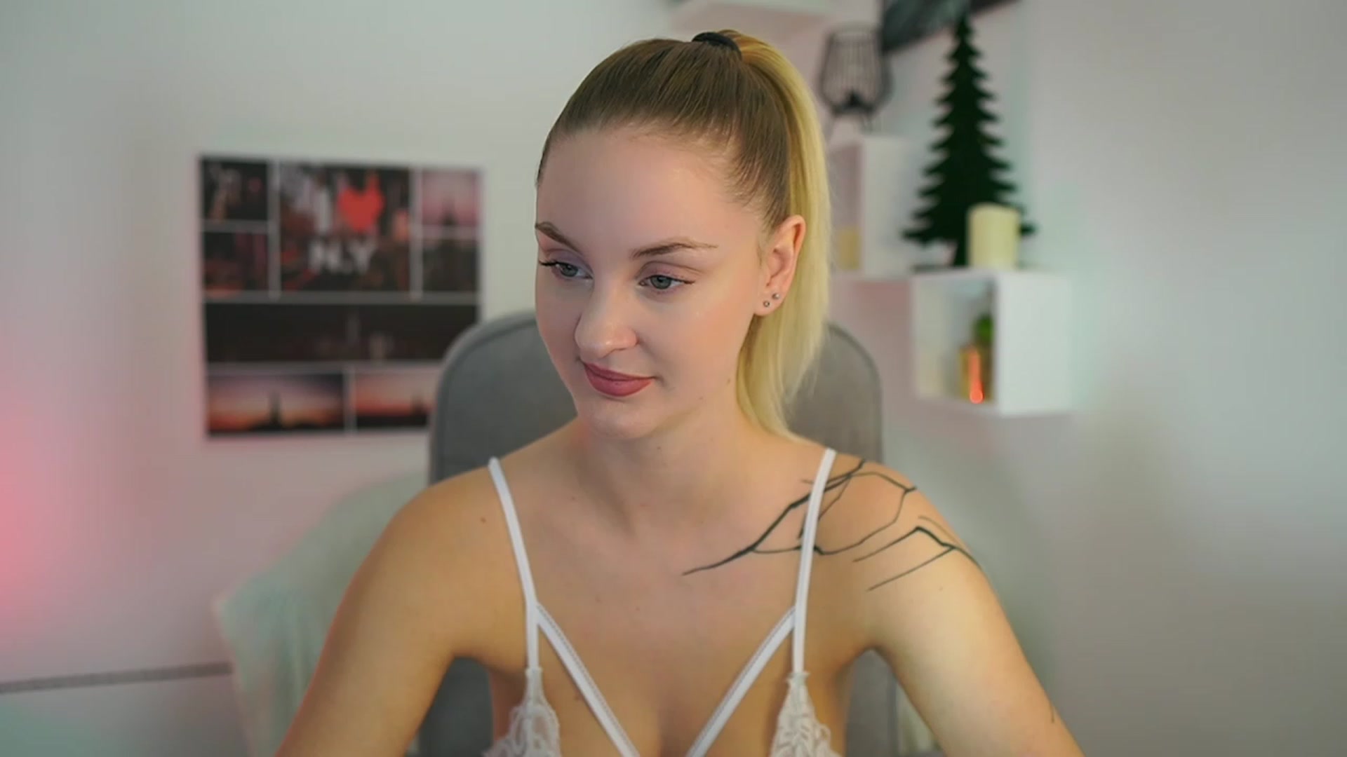 Gallery image thumbnail from NatalliaStarr's myfreecams stream on, 12/15/2023, 15:48 image 18 of 20