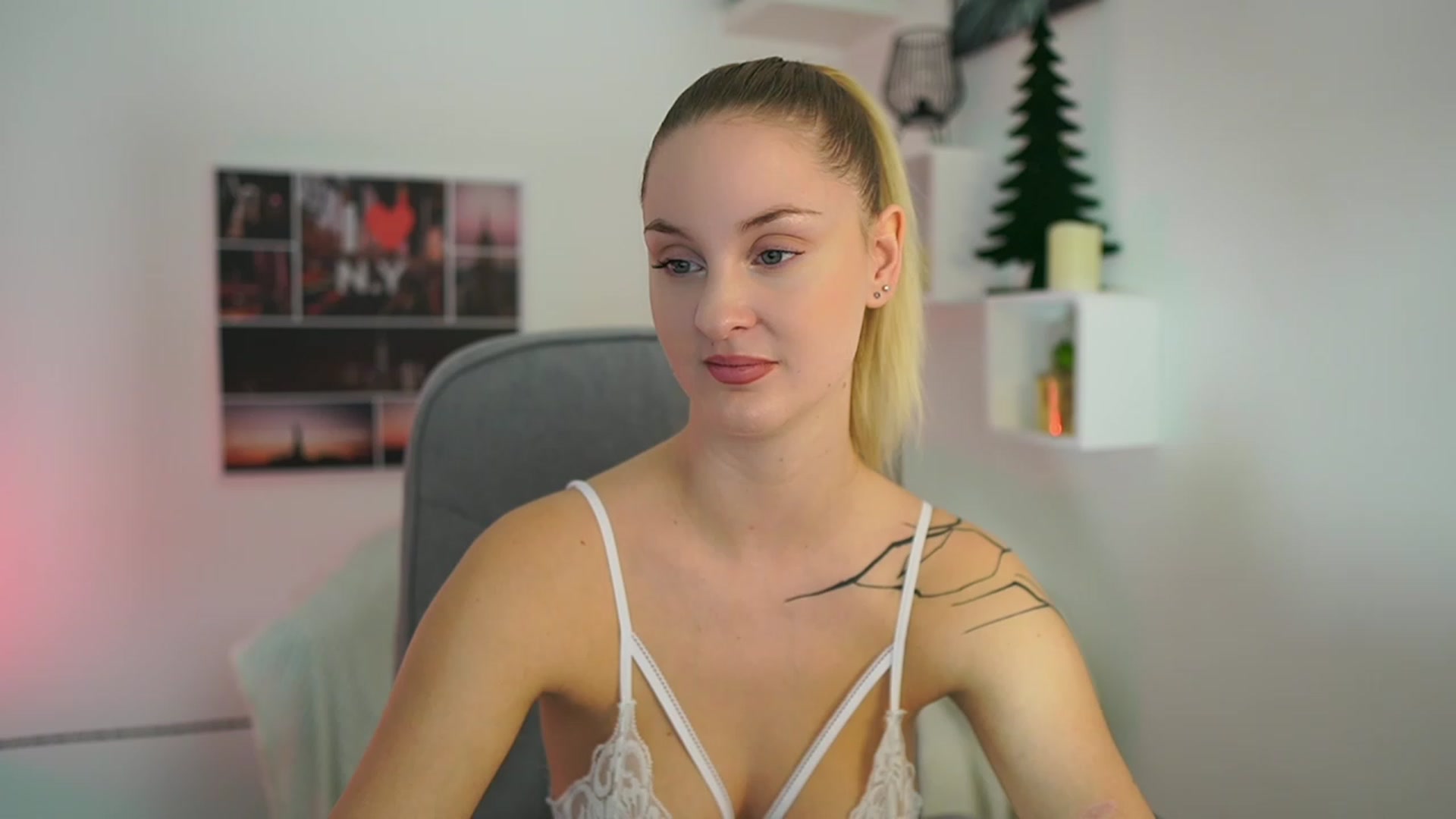 Gallery image thumbnail from NatalliaStarr's myfreecams stream on, 12/15/2023, 15:48 image 16 of 20