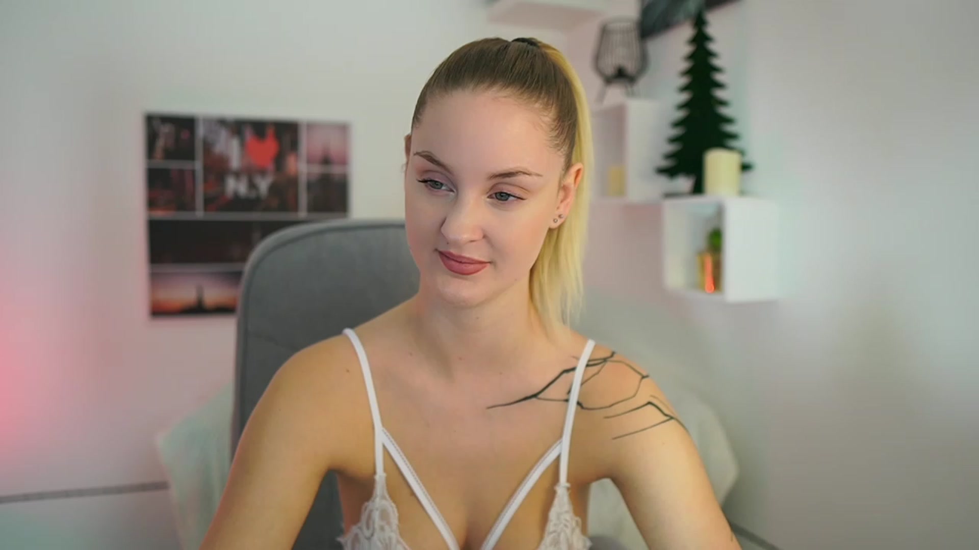 Gallery image thumbnail from NatalliaStarr's myfreecams stream on, 12/15/2023, 15:48 image 1 of 20