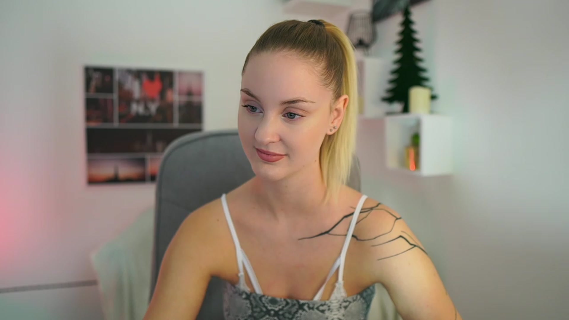 Gallery image thumbnail from NatalliaStarr's myfreecams stream on, 12/15/2023, 17:07 image 8 of 20