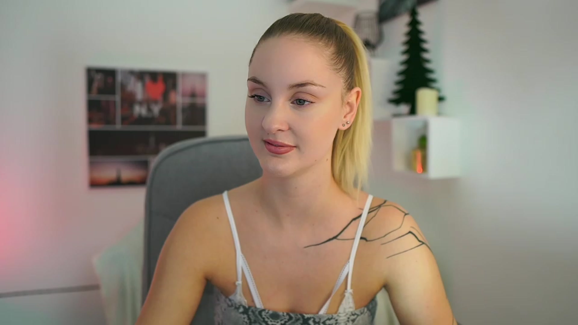 Gallery image thumbnail from NatalliaStarr's myfreecams stream on, 12/15/2023, 17:07 image 11 of 20