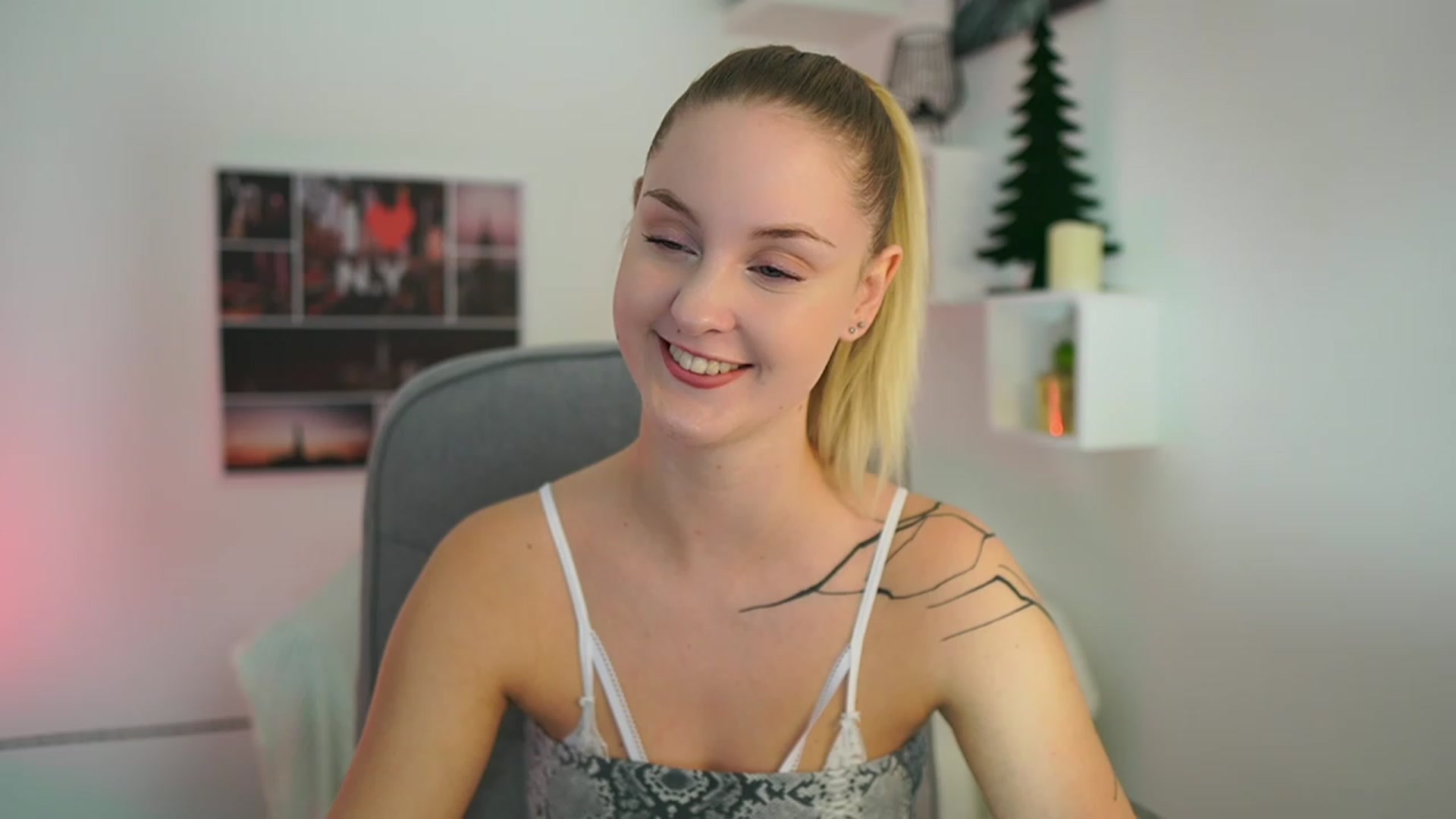 Gallery image thumbnail from NatalliaStarr's myfreecams stream on, 12/15/2023, 17:07 image 12 of 20