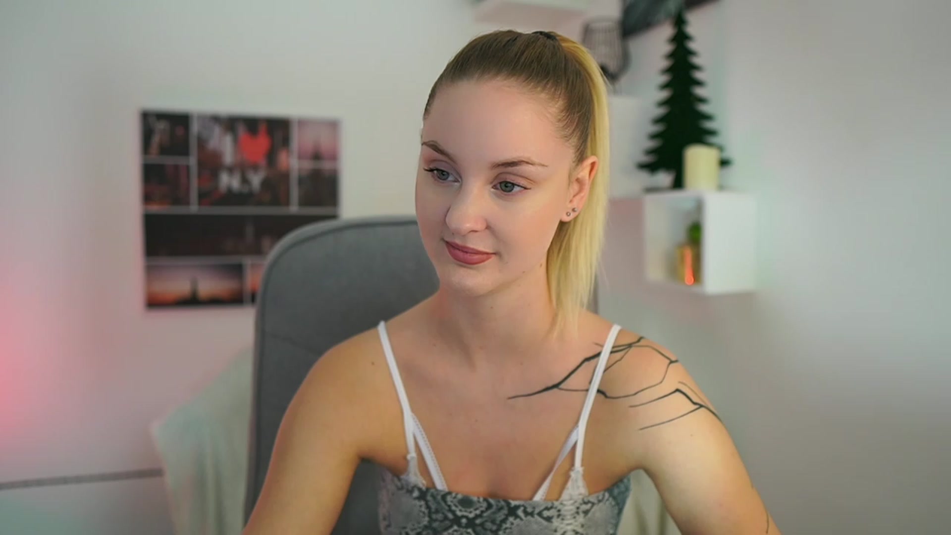 Gallery image thumbnail from NatalliaStarr's myfreecams stream on, 12/15/2023, 17:07 image 7 of 20