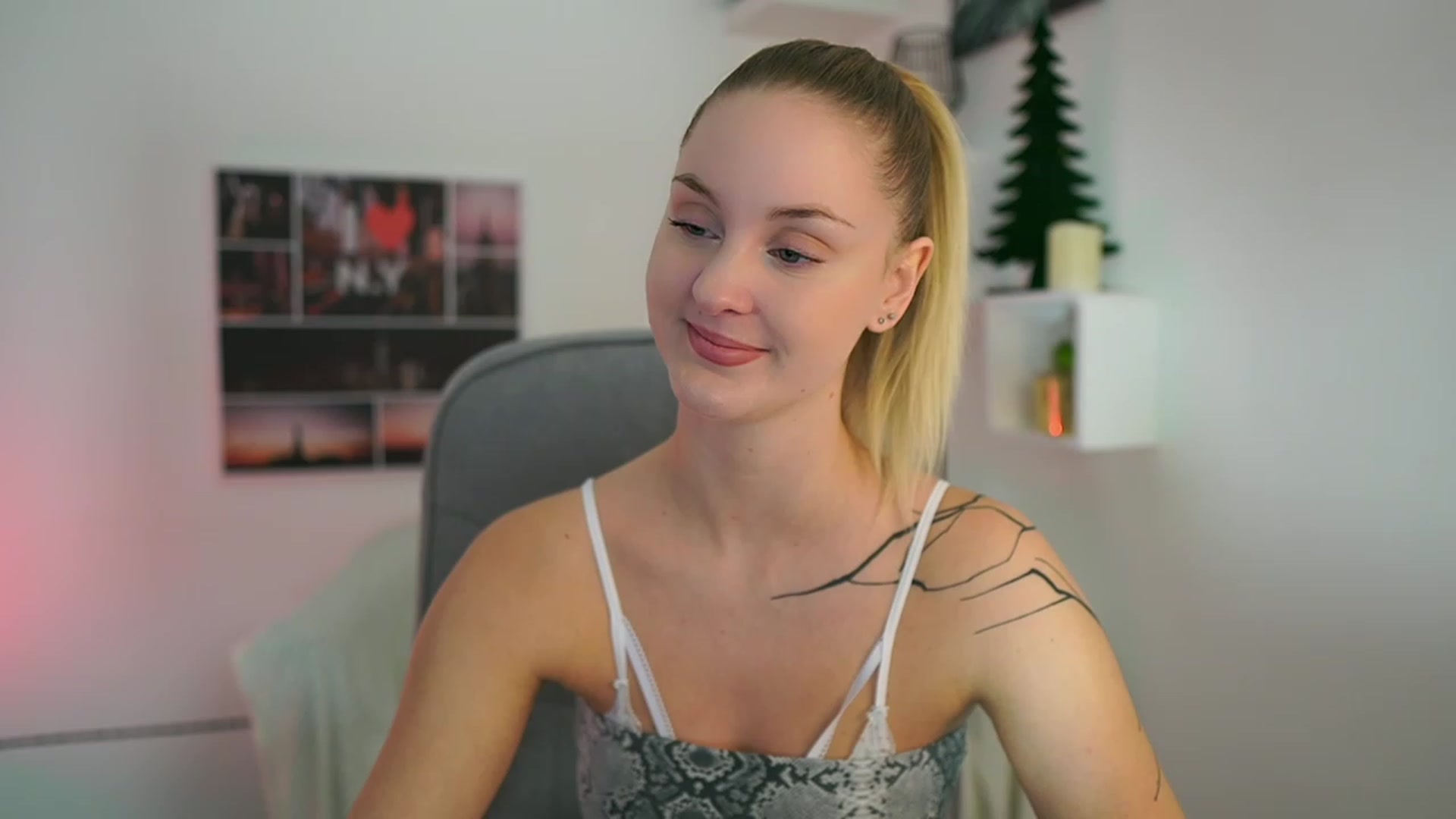 Gallery image thumbnail from NatalliaStarr's myfreecams stream on, 12/15/2023, 17:07 image 6 of 20