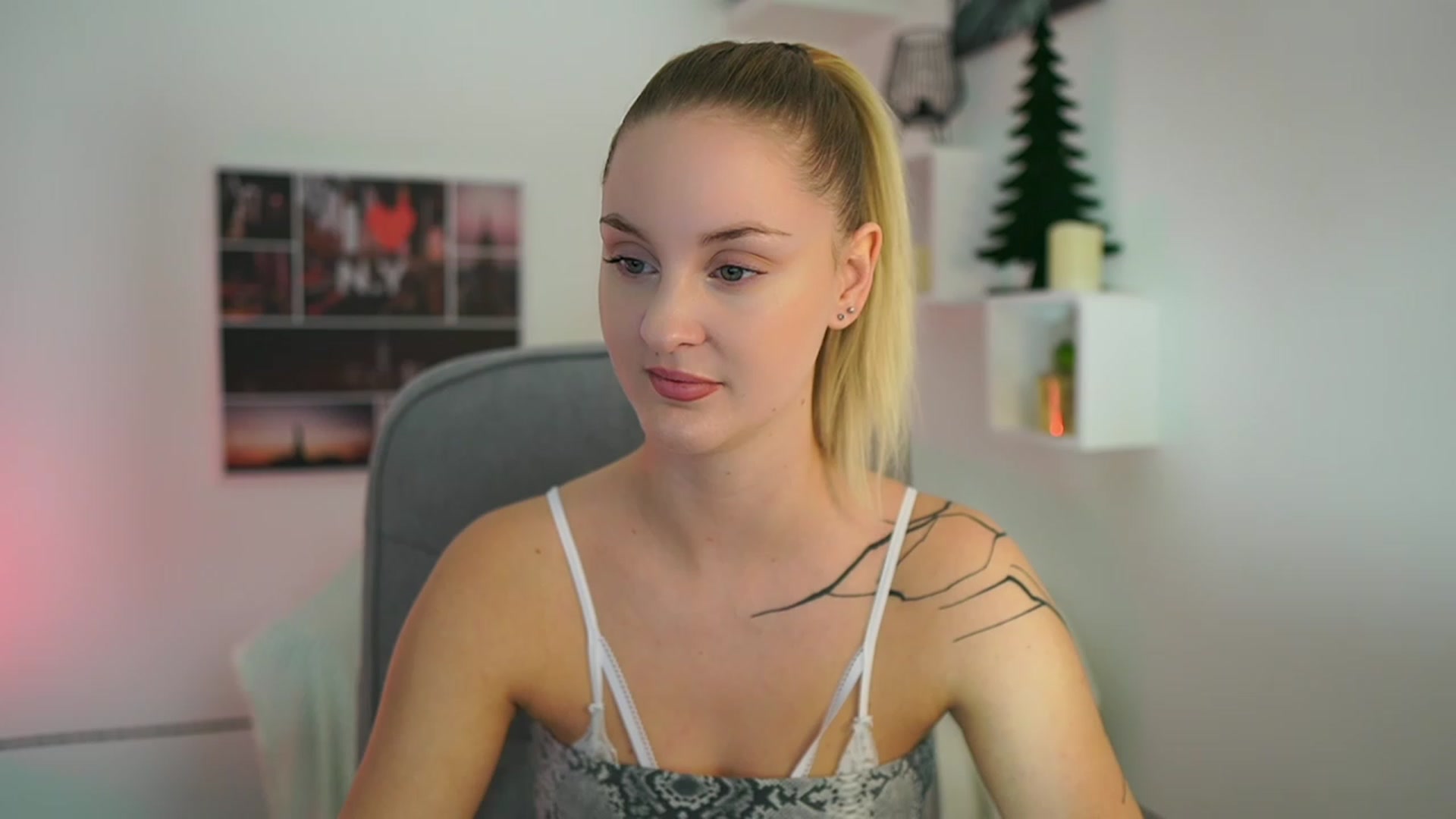 Gallery image thumbnail from NatalliaStarr's myfreecams stream on, 12/15/2023, 17:07 image 13 of 20
