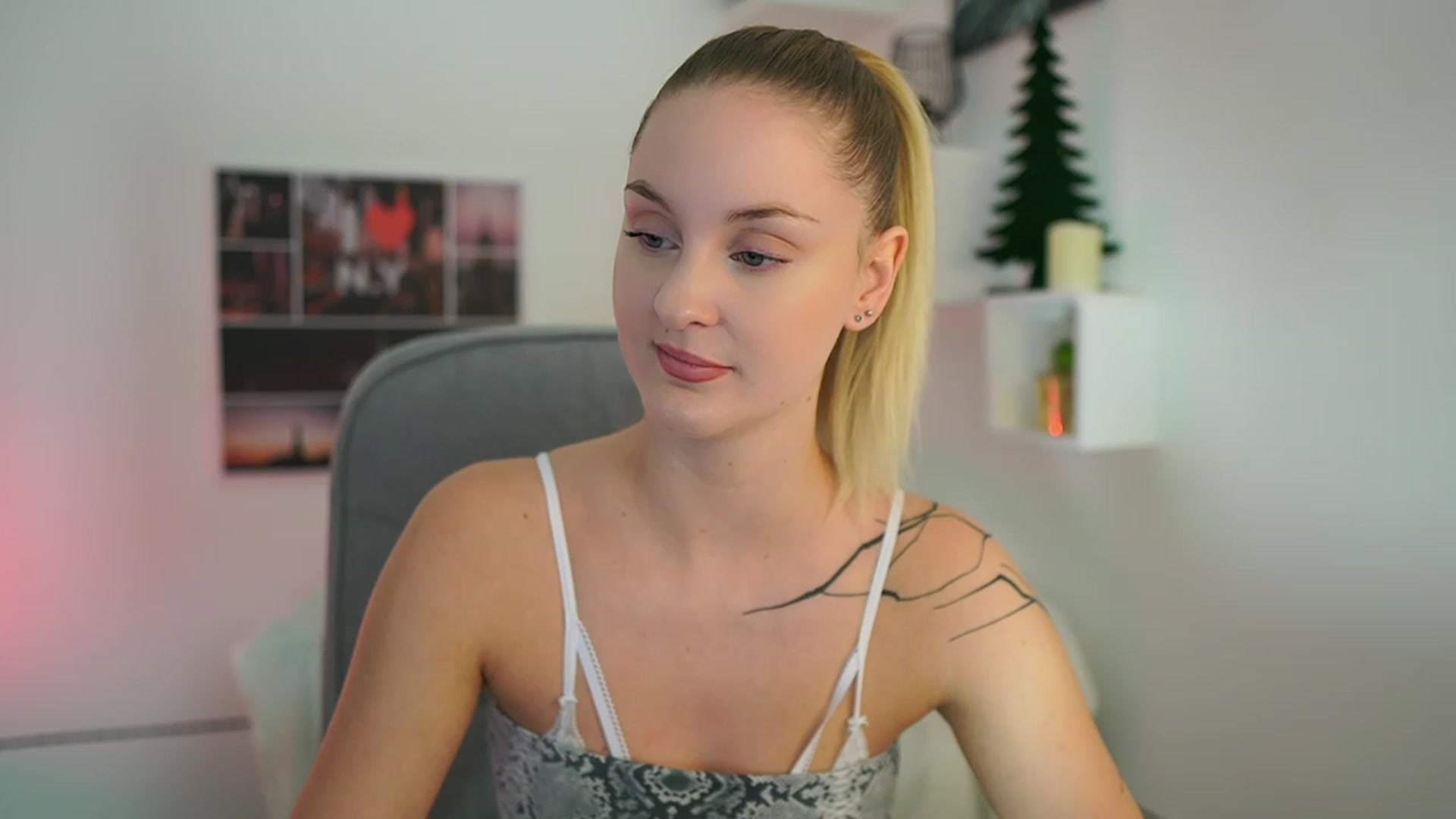 Gallery image thumbnail from NatalliaStarr's myfreecams stream on, 12/15/2023, 17:07 image 5 of 20