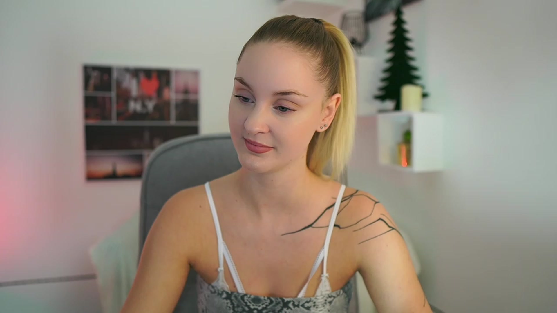 Gallery image thumbnail from NatalliaStarr's myfreecams stream on, 12/15/2023, 17:07 image 10 of 20