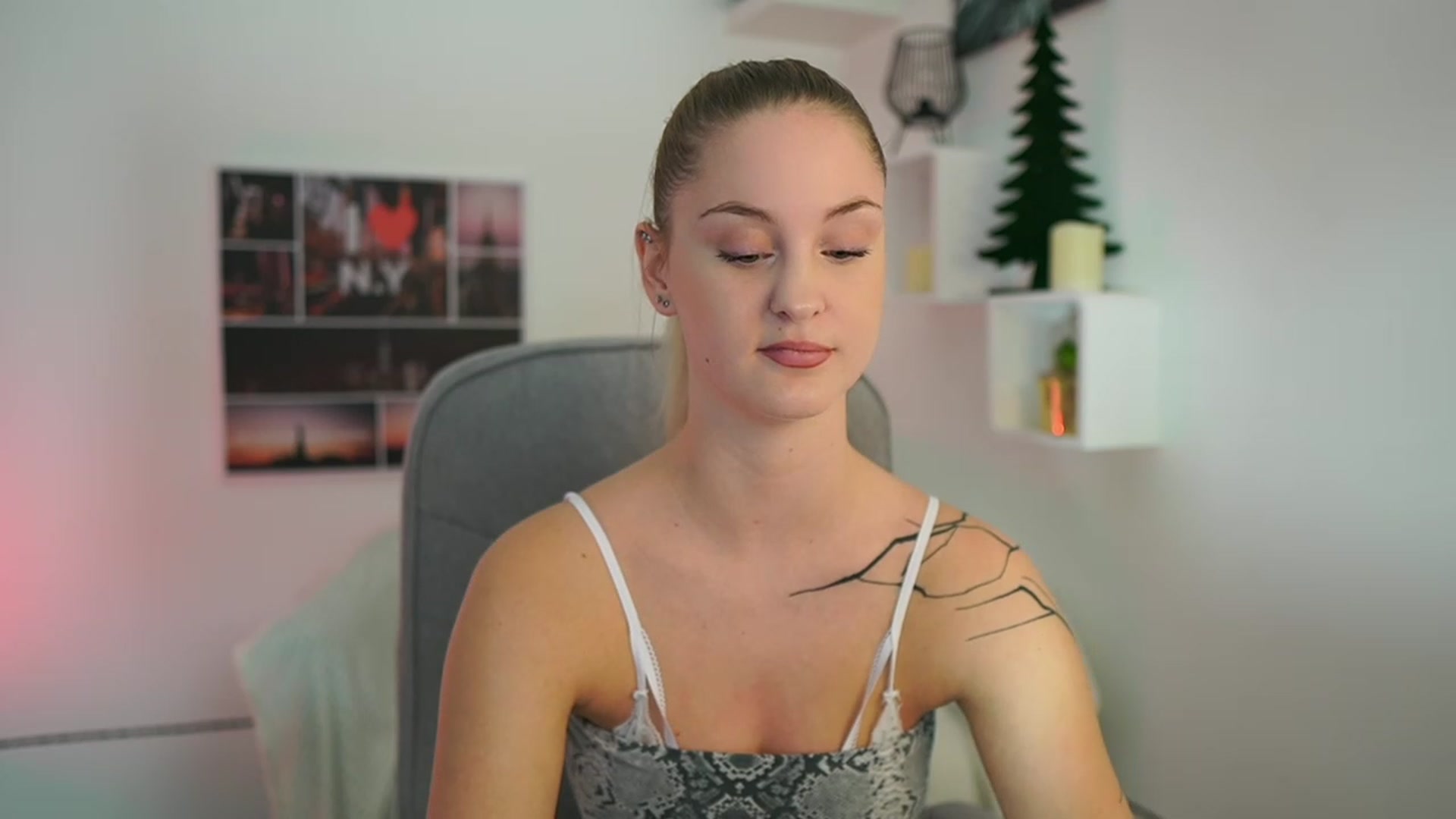 Gallery image thumbnail from NatalliaStarr's myfreecams stream on, 12/15/2023, 17:07 image 19 of 20