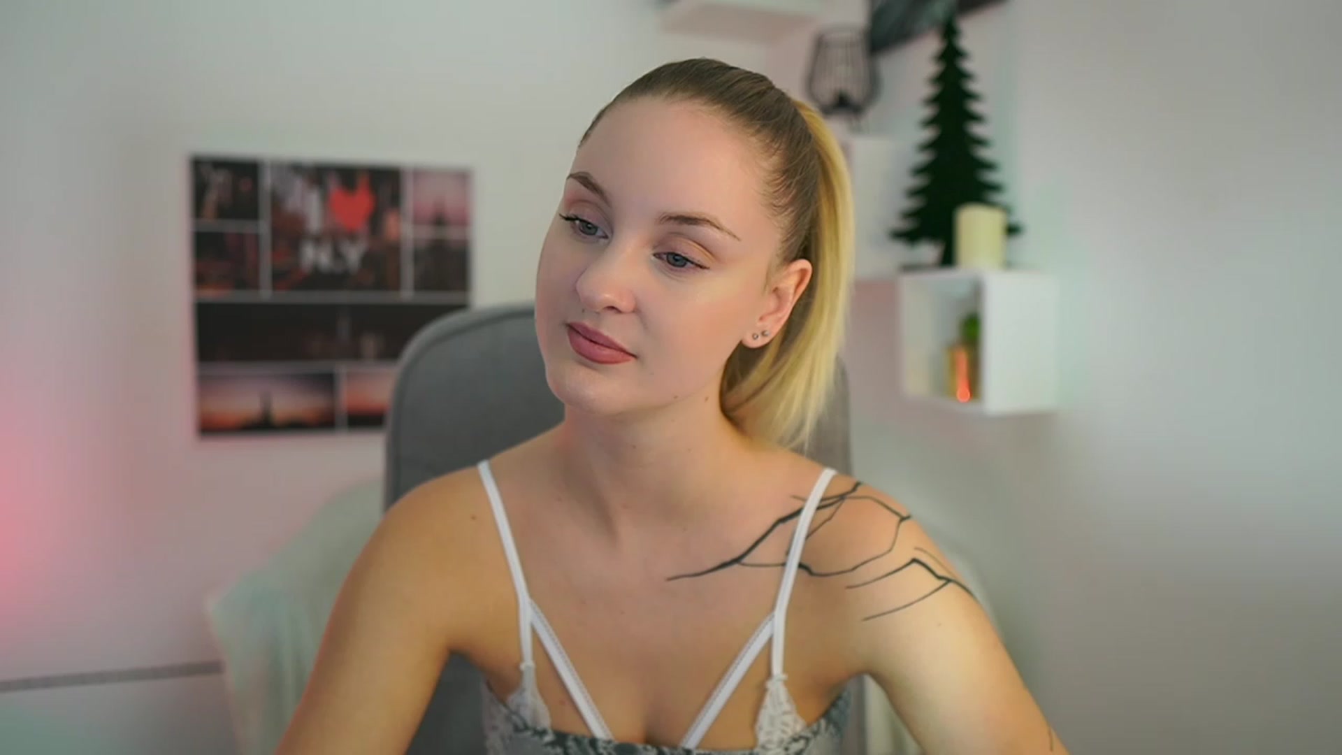 Gallery image thumbnail from NatalliaStarr's myfreecams stream on, 12/15/2023, 18:00 image 1 of 20