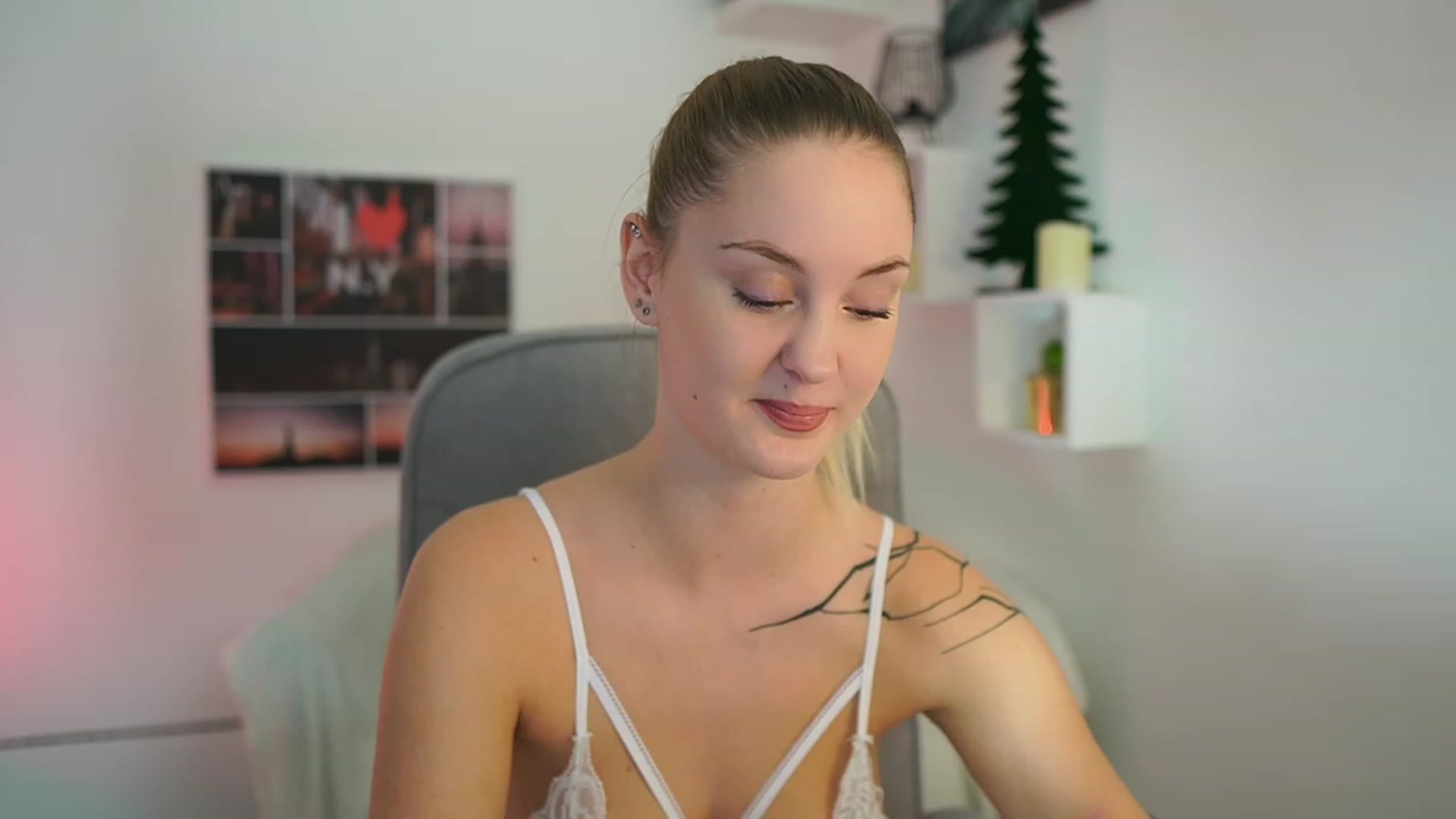 Gallery image thumbnail from NatalliaStarr's myfreecams stream on, 12/15/2023, 18:00 image 9 of 20
