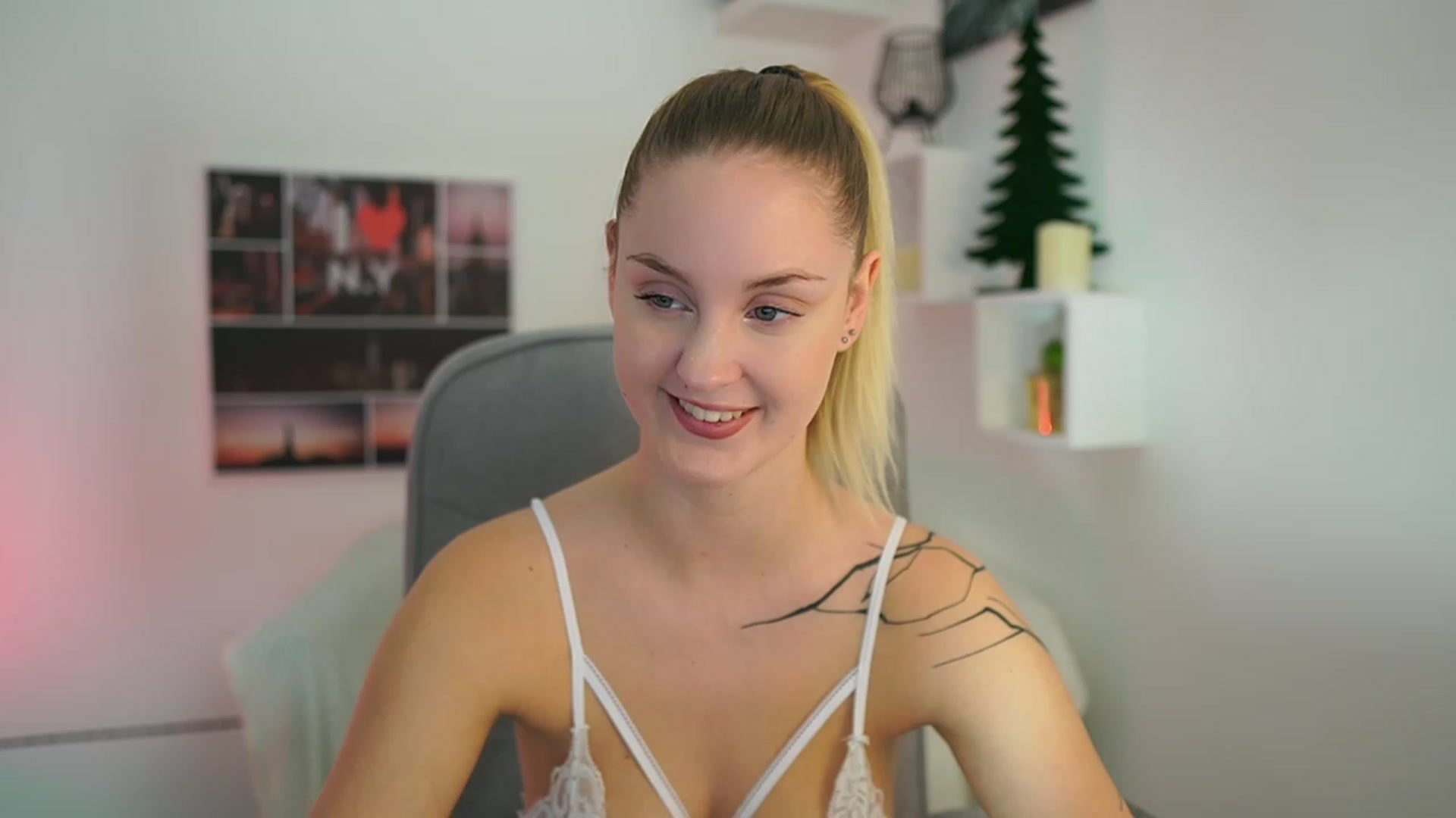 Gallery image thumbnail from NatalliaStarr's myfreecams stream on, 12/15/2023, 18:00 image 10 of 20