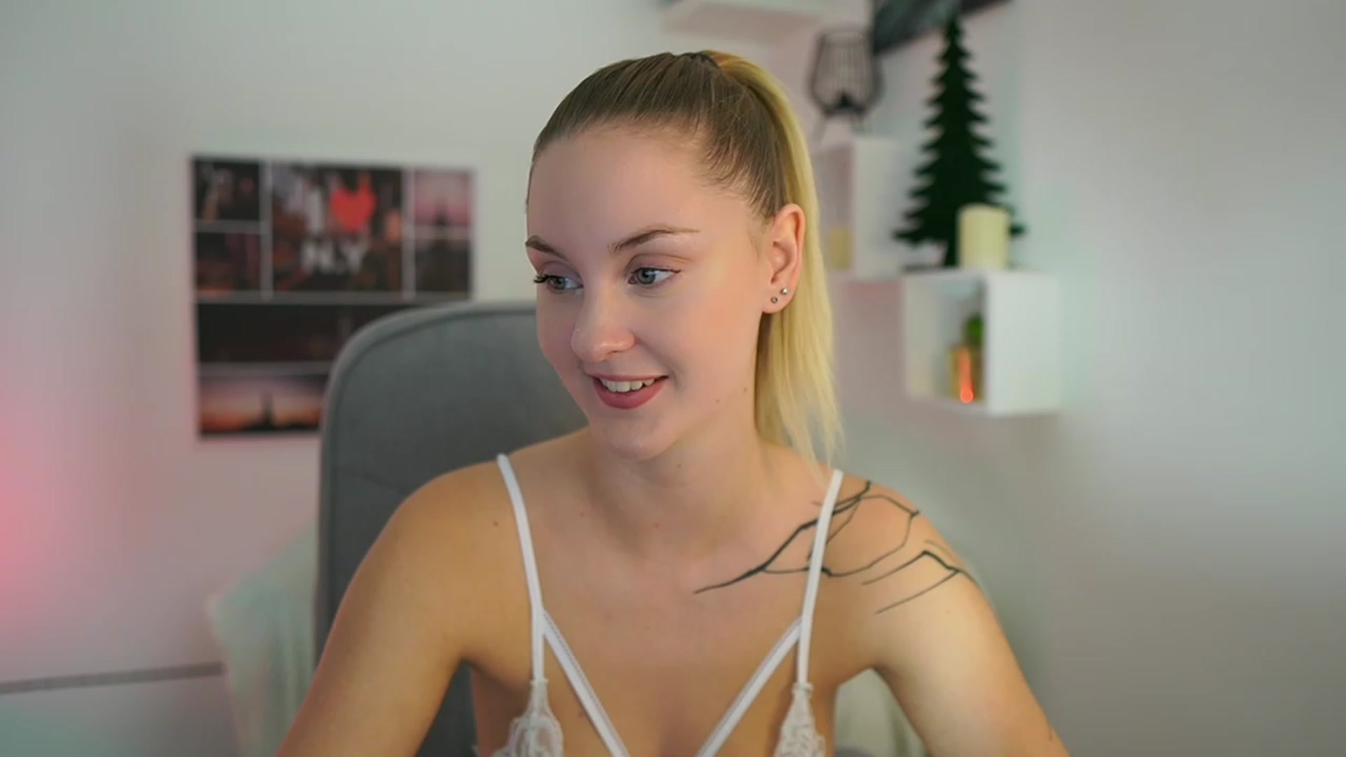 Gallery image thumbnail from NatalliaStarr's myfreecams stream on, 12/15/2023, 18:00 image 19 of 20