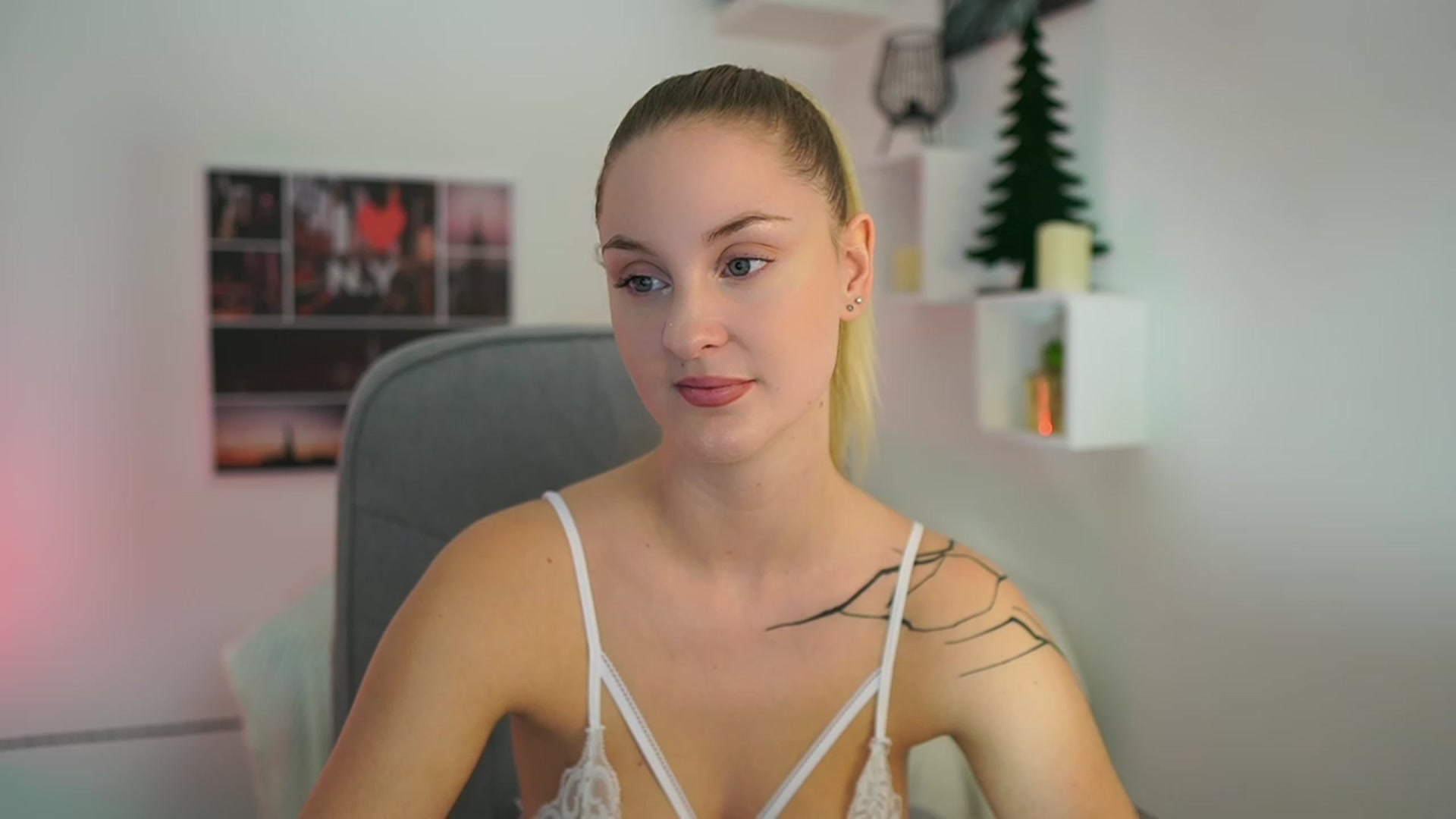 Gallery image thumbnail from NatalliaStarr's myfreecams stream on, 12/15/2023, 18:00 image 18 of 20
