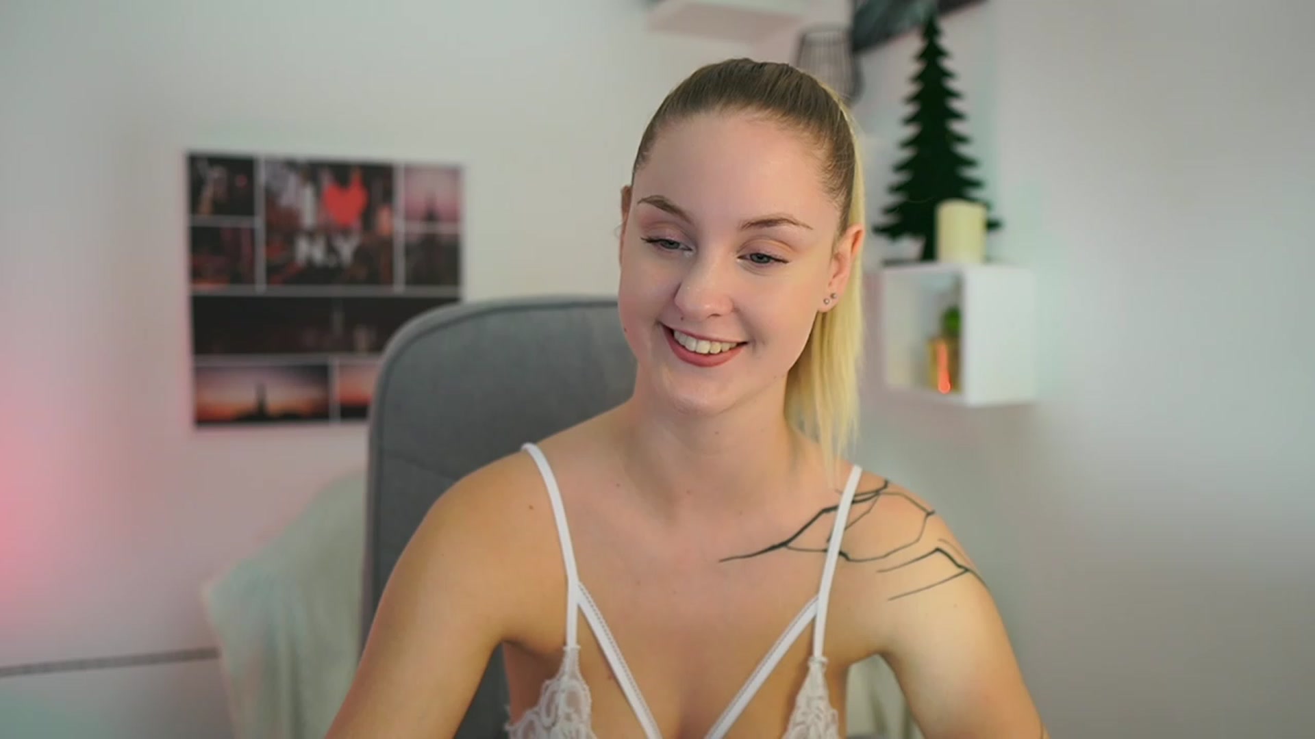 Gallery image thumbnail from NatalliaStarr's myfreecams stream on, 12/15/2023, 18:00 image 15 of 20