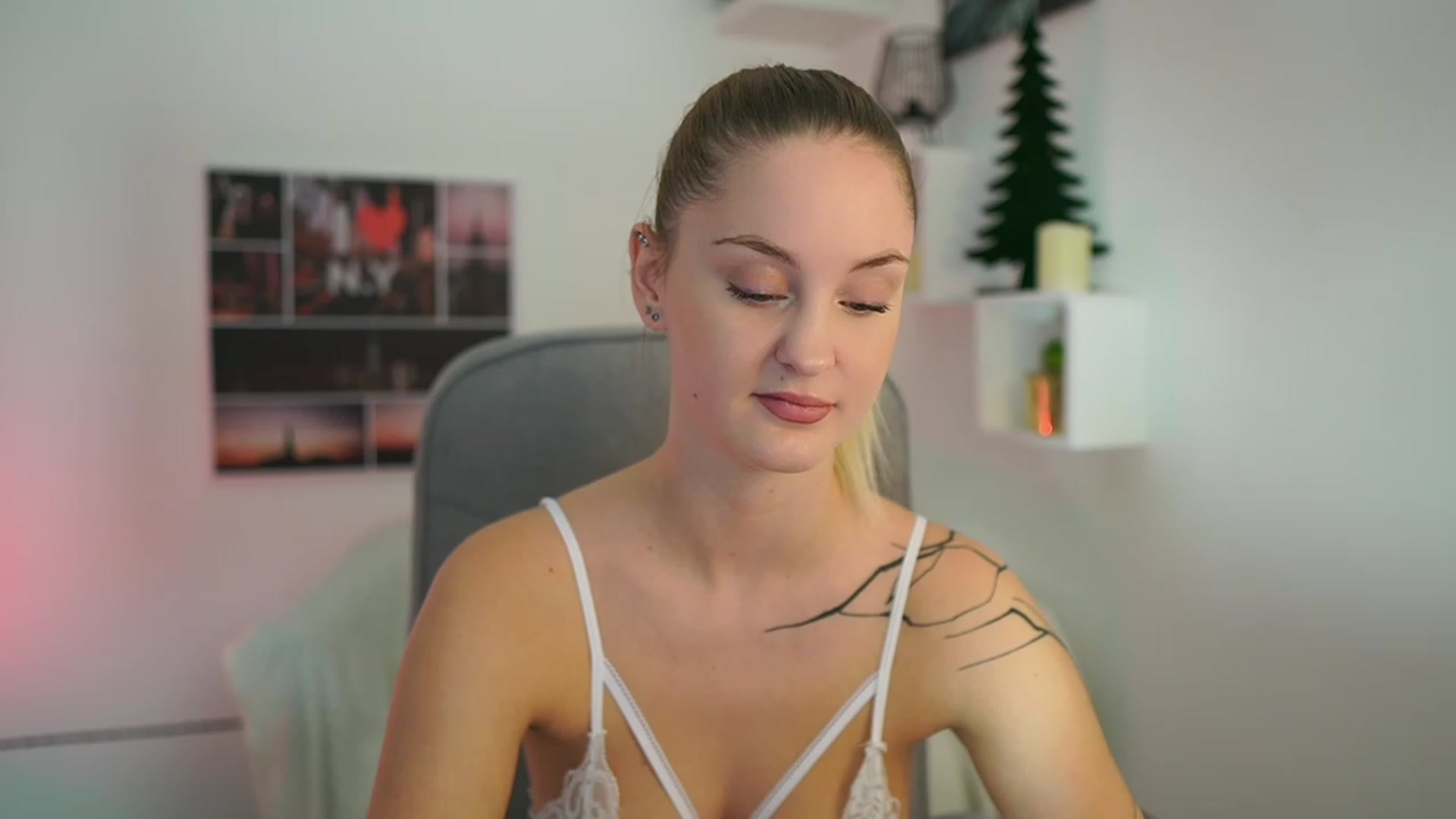 Gallery image thumbnail from NatalliaStarr's myfreecams stream on, 12/15/2023, 18:00 image 8 of 20
