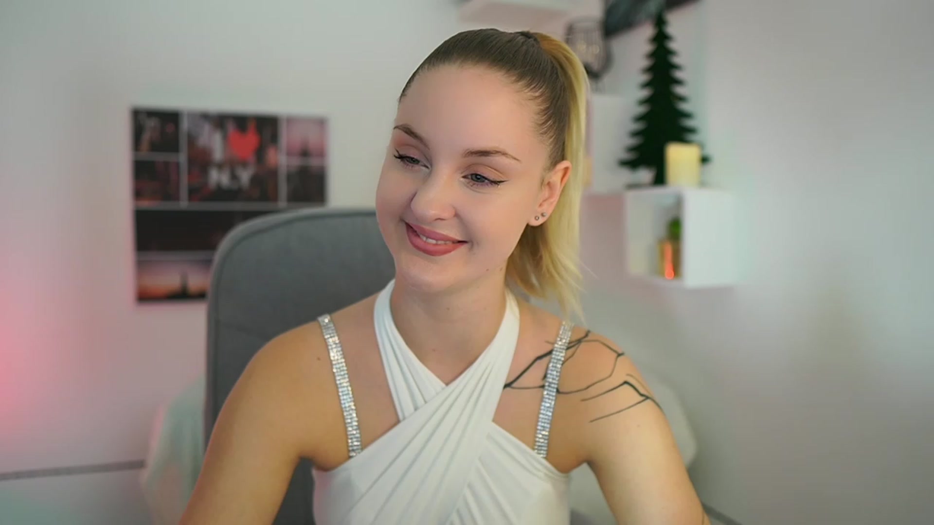 Gallery image thumbnail from NatalliaStarr's myfreecams stream on, 12/16/2023, 16:07 image 4 of 20