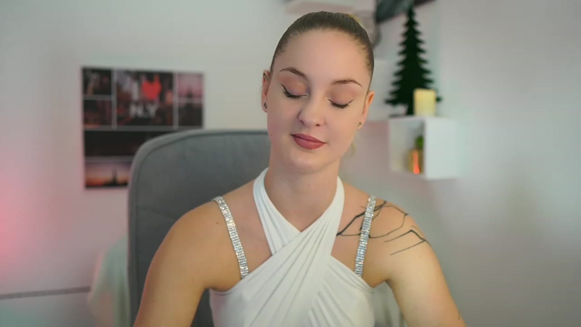 Gallery image thumbnail from NatalliaStarr's myfreecams stream on, 12/16/2023, 16:07 image 12 of 20