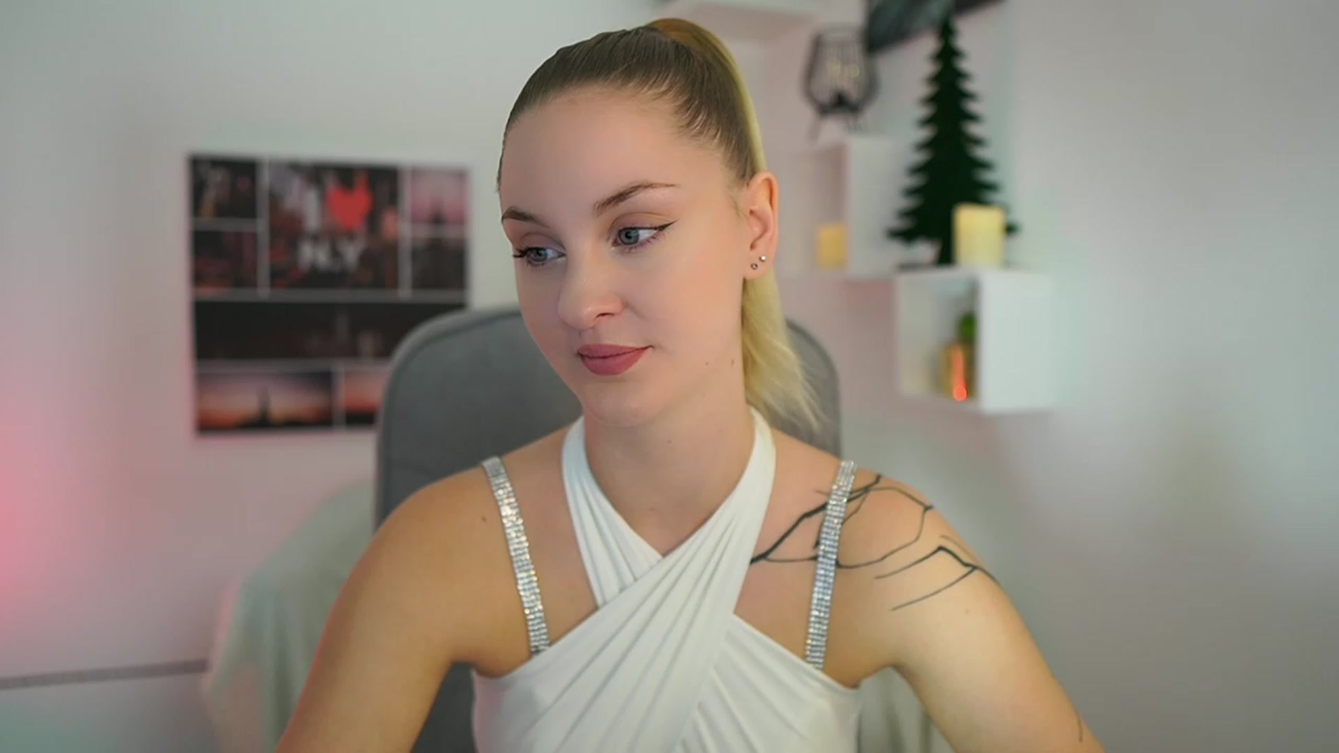 Gallery image thumbnail from NatalliaStarr's myfreecams stream on, 12/16/2023, 16:07 image 7 of 20