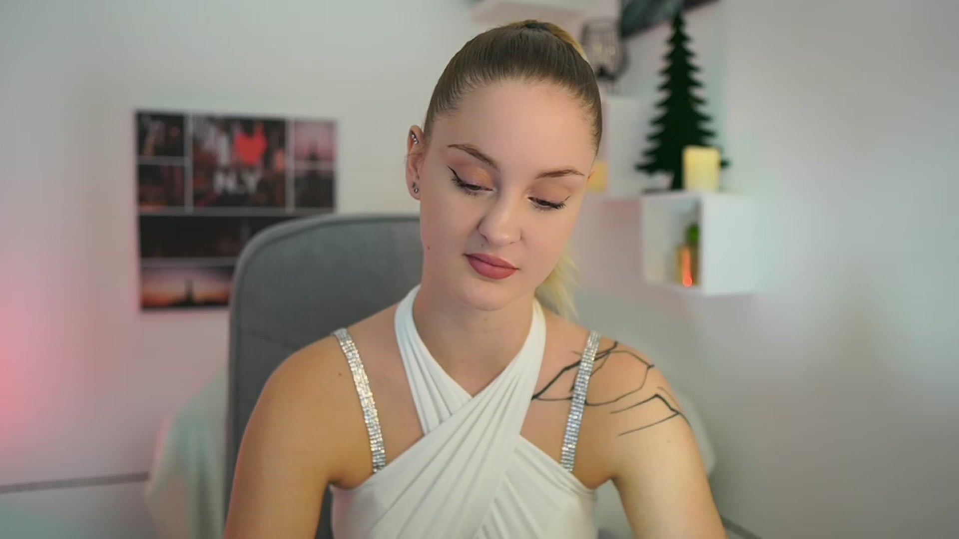 Gallery image thumbnail from NatalliaStarr's myfreecams stream on, 12/16/2023, 16:07 image 5 of 20
