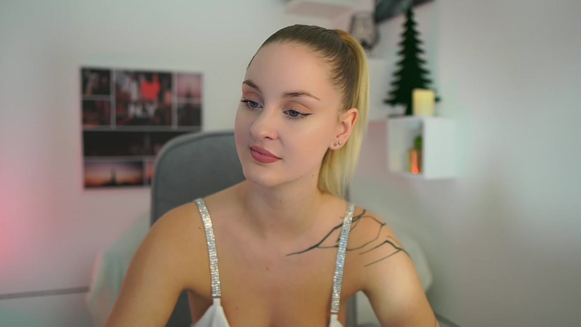 Gallery image thumbnail from NatalliaStarr's myfreecams stream on, 12/16/2023, 16:25 image 18 of 20