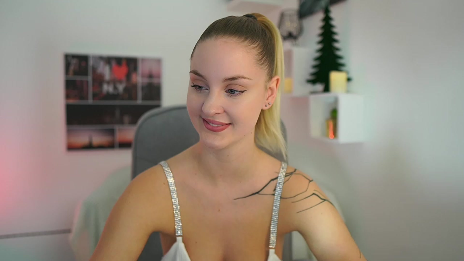 Gallery image thumbnail from NatalliaStarr's myfreecams stream on, 12/16/2023, 16:25 image 8 of 20