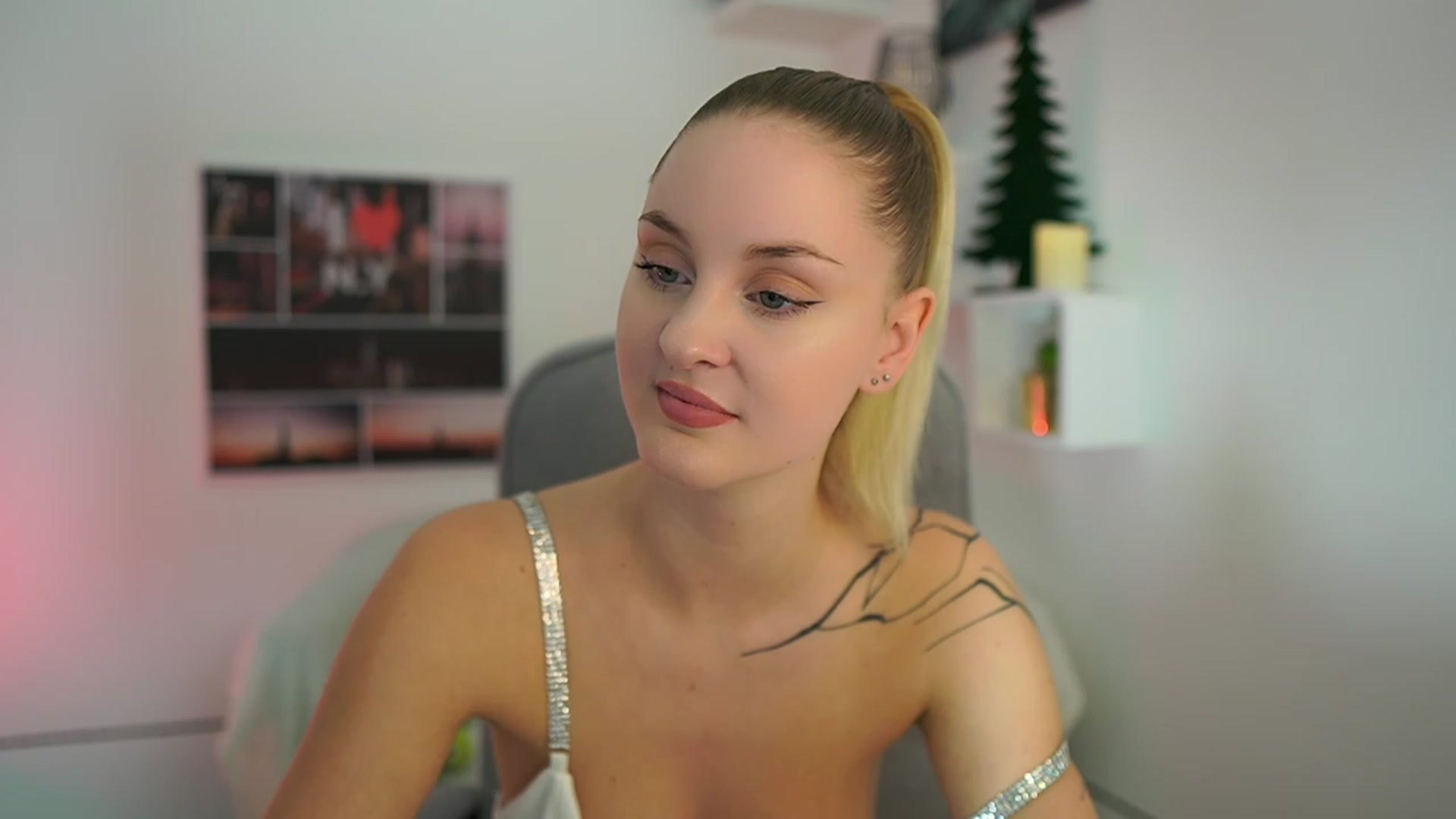 Gallery image thumbnail from NatalliaStarr's myfreecams stream on, 12/16/2023, 17:20 image 14 of 20