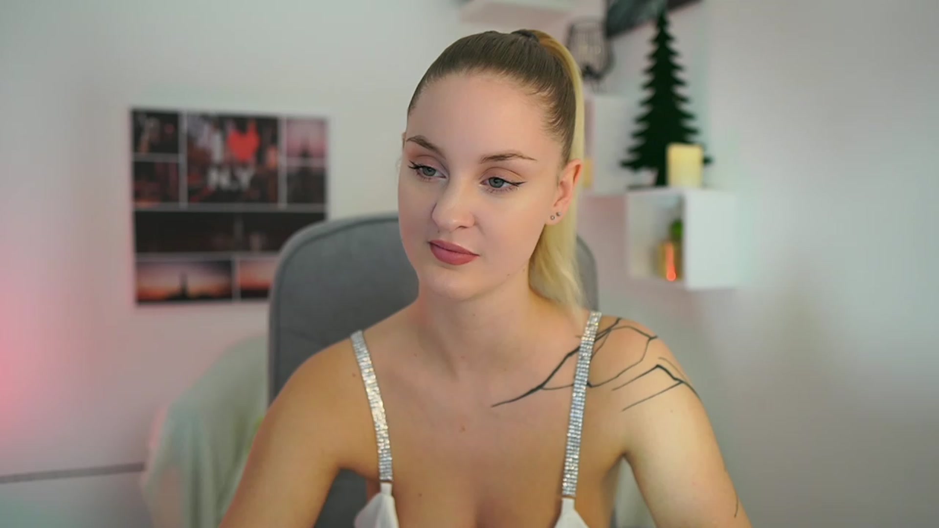 Gallery image thumbnail from NatalliaStarr's myfreecams stream on, 12/16/2023, 17:20 image 12 of 20