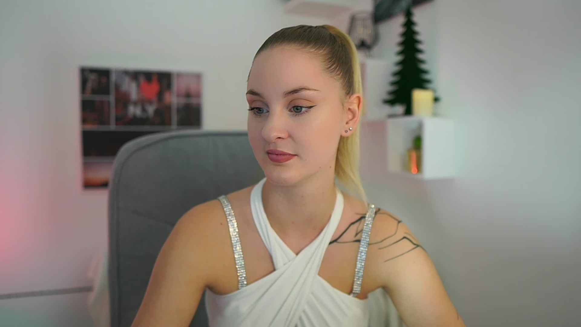 Gallery image thumbnail from NatalliaStarr's myfreecams stream on, 12/16/2023, 19:00 image 12 of 20