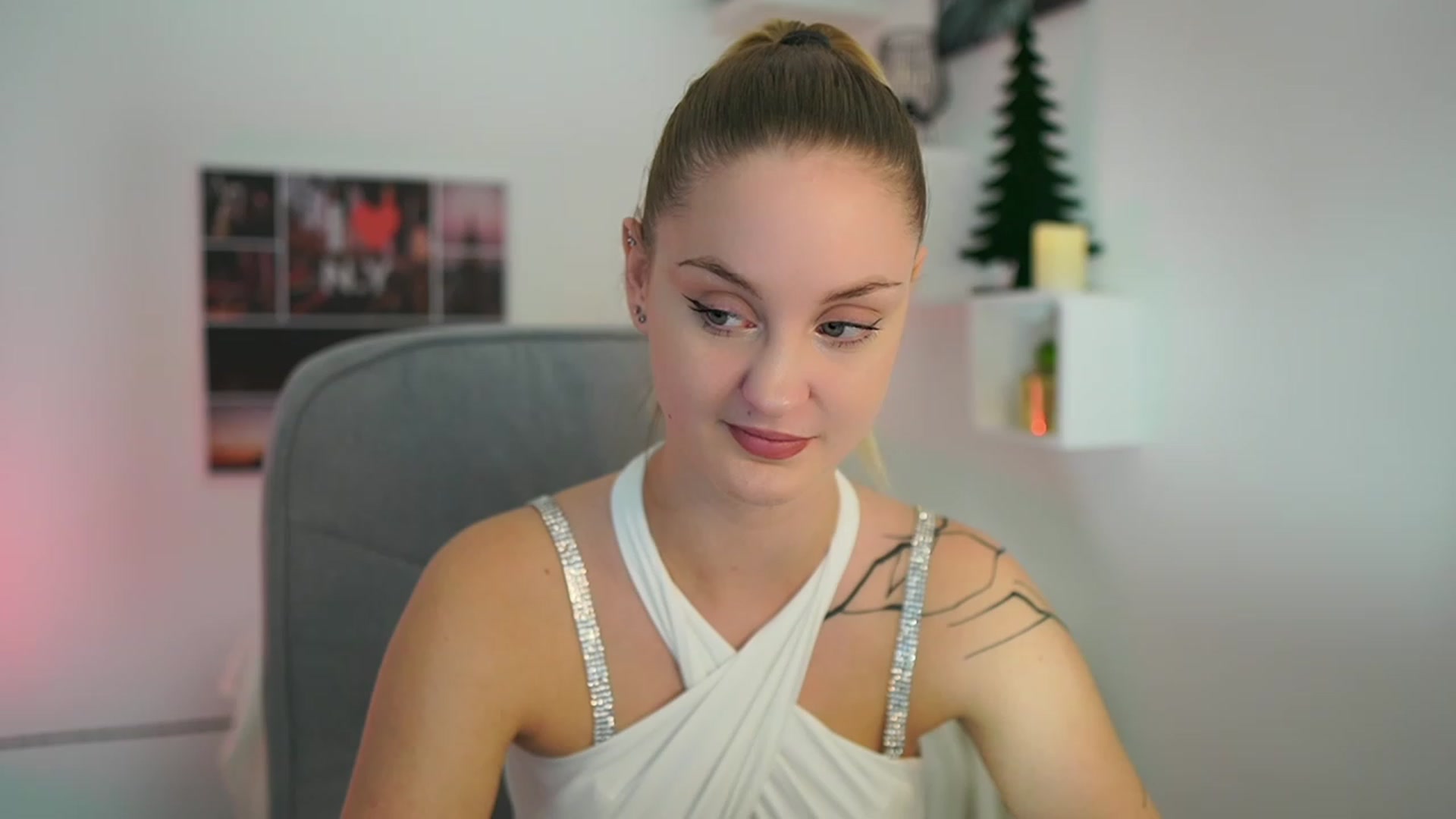 Gallery image thumbnail from NatalliaStarr's myfreecams stream on, 12/16/2023, 19:00 image 7 of 20