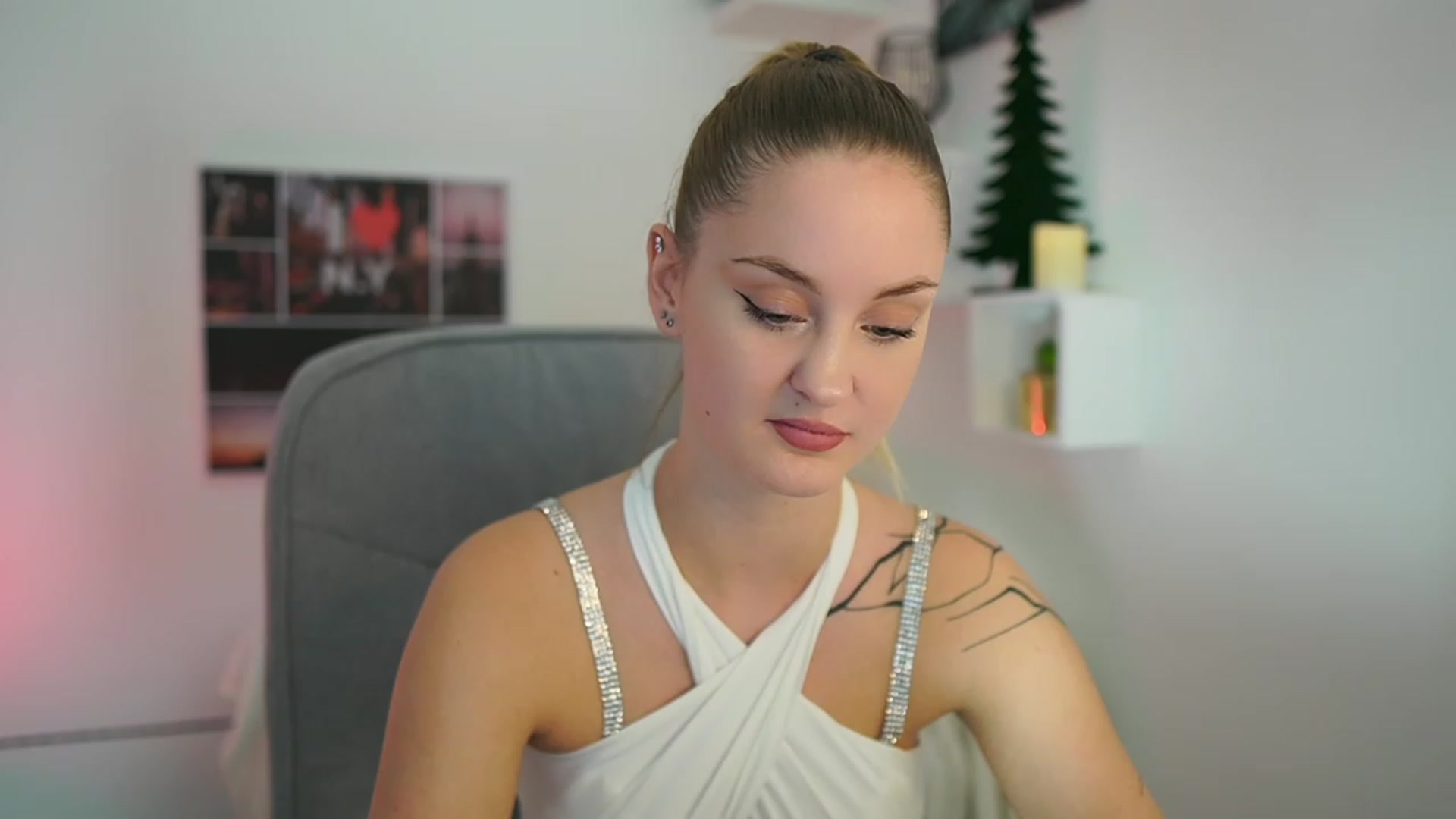 Gallery image thumbnail from NatalliaStarr's myfreecams stream on, 12/16/2023, 19:00 image 13 of 20