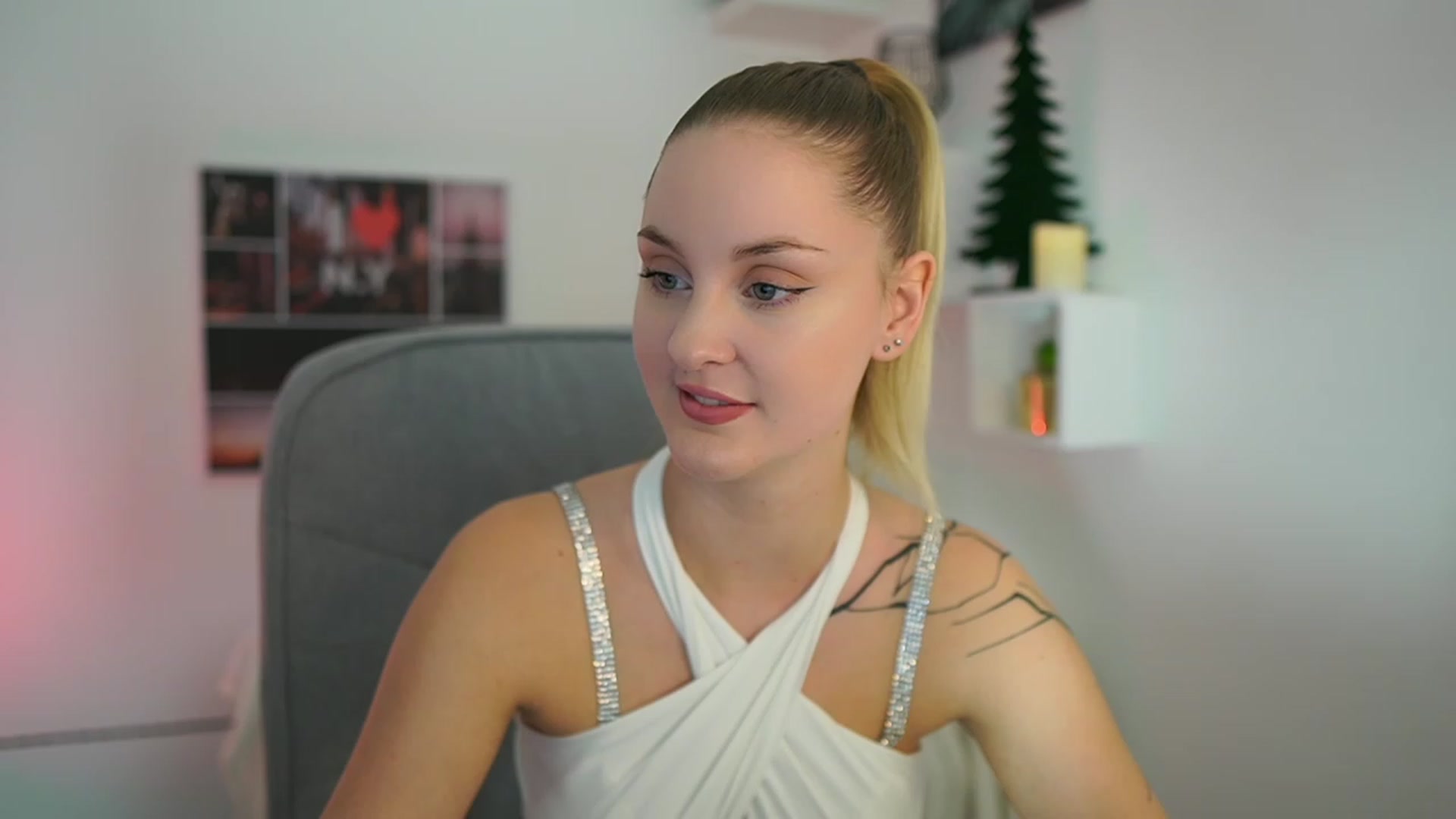 Gallery image thumbnail from NatalliaStarr's myfreecams stream on, 12/16/2023, 19:00 image 11 of 20