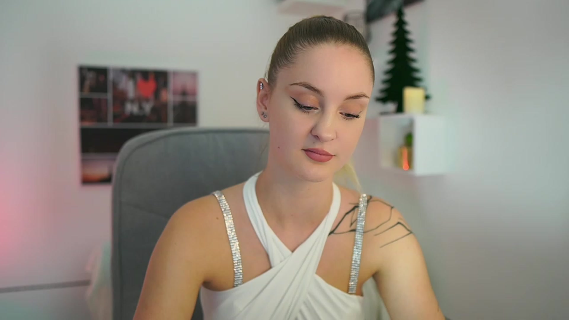 Gallery image thumbnail from NatalliaStarr's myfreecams stream on, 12/16/2023, 19:00 image 6 of 20